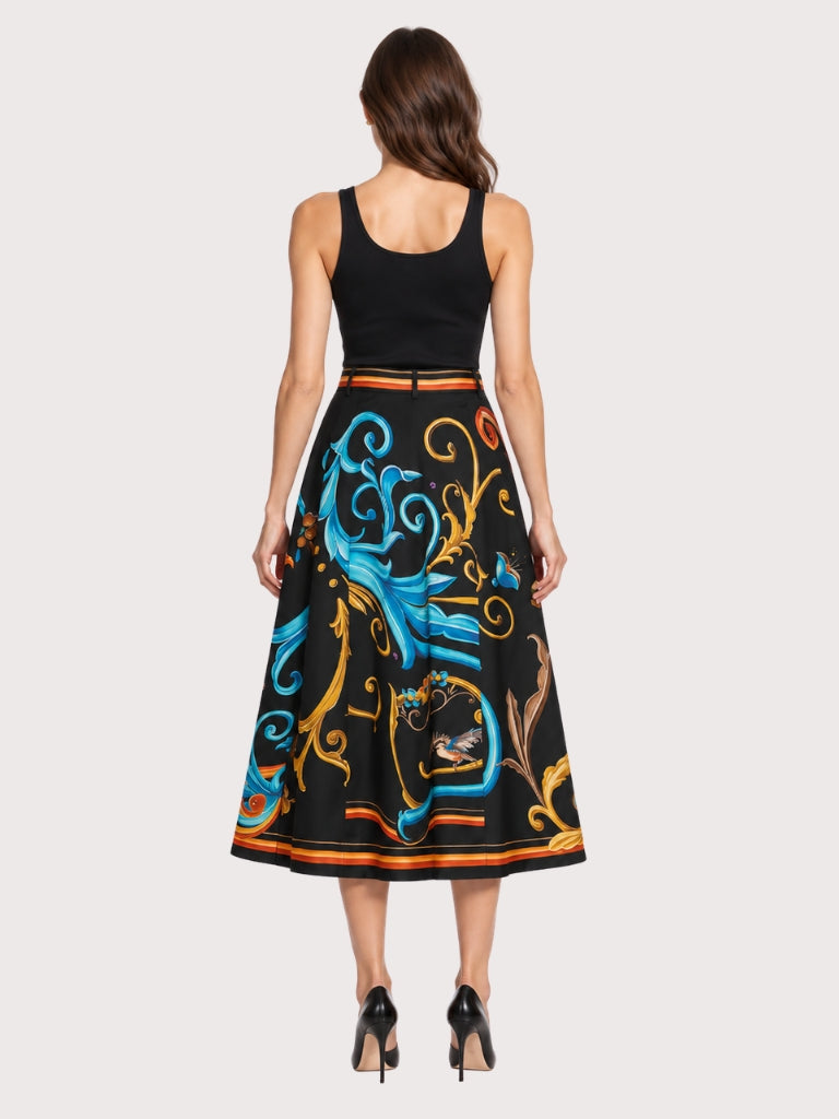 חצאית גזרת-פעמון (circle skirt) מבד גברדין כותנה מודפס, עם הדפס בהשראת המוטיבים המתפתלים של ה"פילטֶאָדוֹ פּוֹרטֶניוֹ" (Fileteado Porteño). דגם אייקוני מתצוגת האופנה.הרכב: 100% כותנההדוגמנית בגובה 1.80 ולובשת מידה 42 איטלקי
