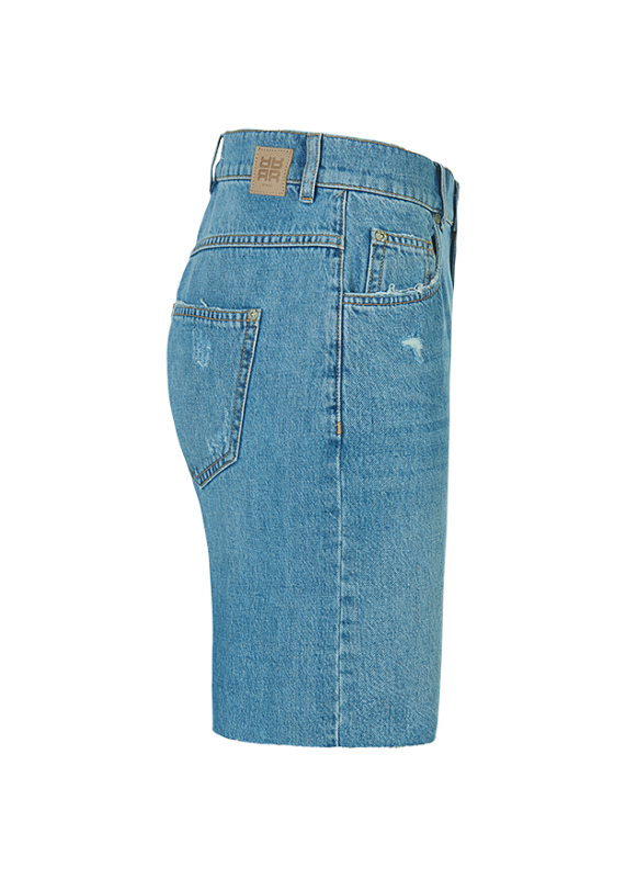 מכנסי ברמודה בגזרה ישרה עם סיומת פרומההרכב: 100% כותנה אורגניתהדוגמנית בגובה 1.76 ולובשת מידה 36 של RIANI