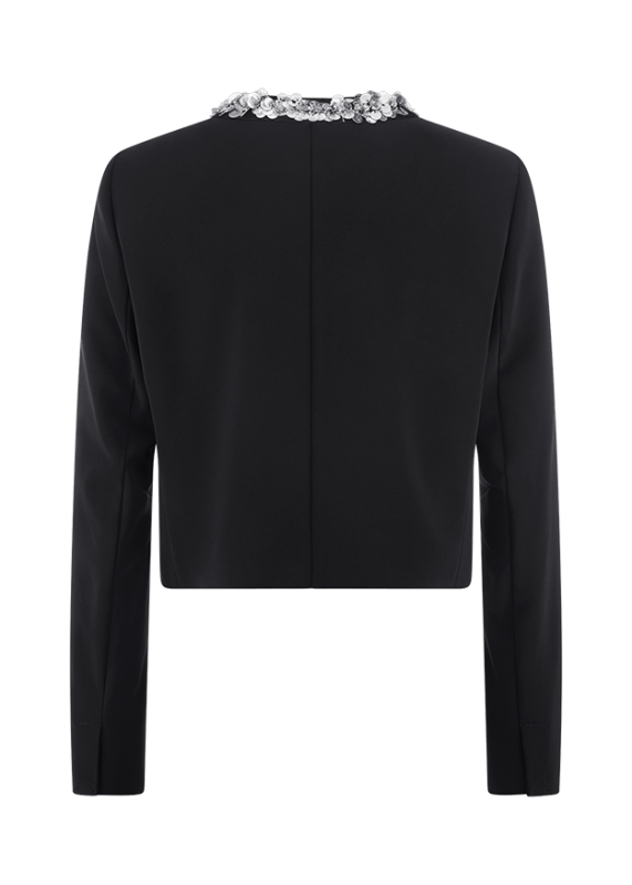 ז'קט מבית המותג RIANI, בגזרה ישרה ואלגנטית, ובאורך קצר, בעיטור פאייטים שקופים מנצנצים סביב הצוואר ולאורך הז'קט. עם צווארון עגול וסגירה נסתרת לכל האורך באמצעות ווים.הרכב: 91% פוליאסטר, 9% פוליאוריטןהדוגמנית בגובה 1.75 ולובשת מידה 36 אירופאית