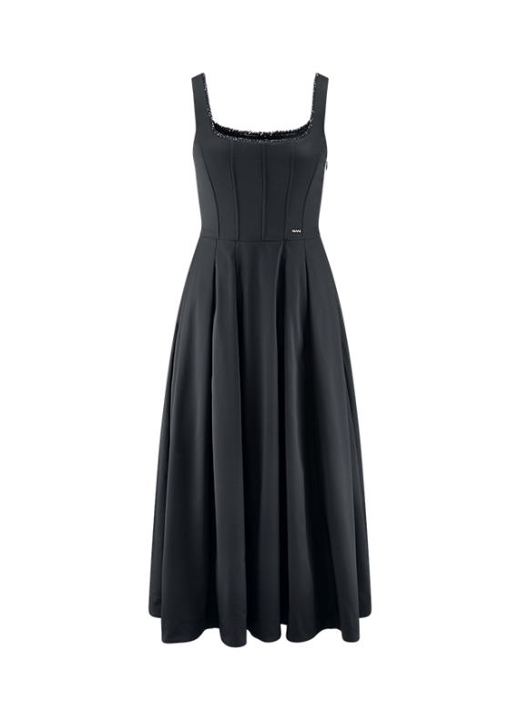 שמלה מבית המותג RIANI, בעיצוב קלאסי. גזרת A עם חצאית קפלים מתרחבת, מבד קליל וזורם. מחשוף מרובע, גב במפתח עמוק, וכתפיות גופיה רחבות ומעוטרות משלימים את העיצוב ויוצרים צללית מודרנית ונשית, וסטייל על זמני שיתאים לכל אירוע. עם כיסי צד וסגירה באמצעות רוכסן בגב.הרכב: 100% פוליאסטרהדוגמנית בגובה 1.75 ולובשת מידה 36 אירופאית