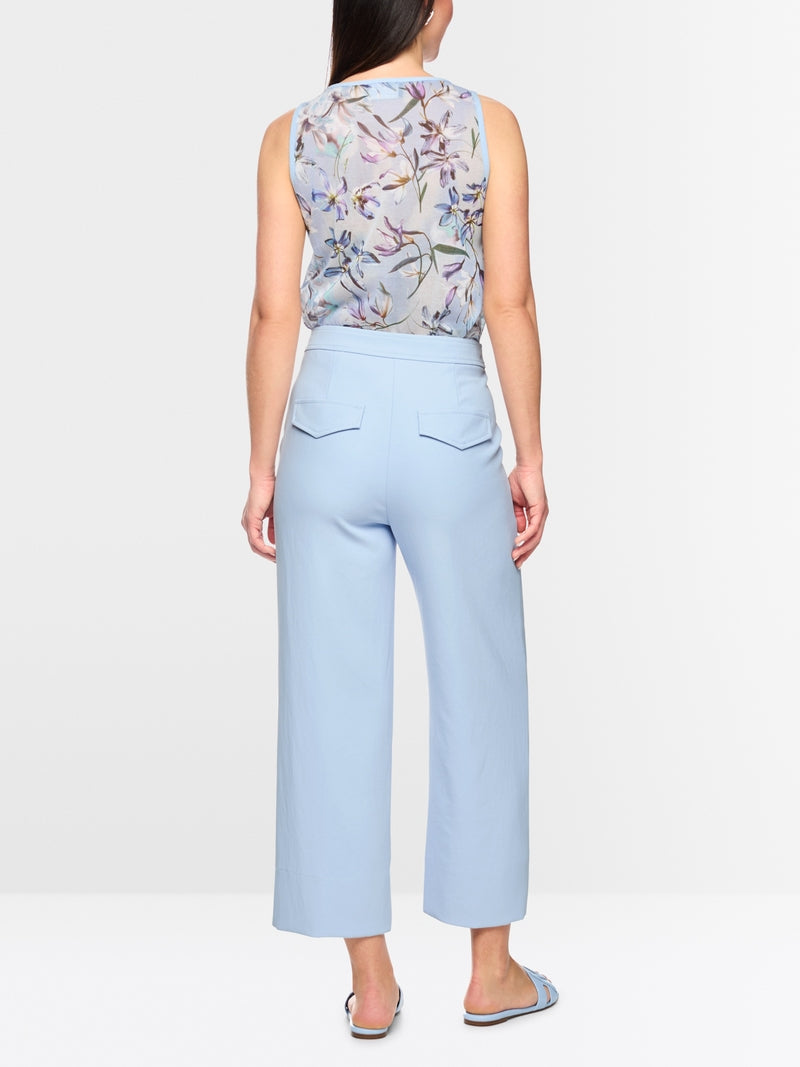 מכנסיים בגזרה רחבה, עם מותן גבוהה ומכפלת מעל הקרסול. עם שני כיסי צד, וסגירה באמצעות רוכסן וכפתור. שילוב בין אלגנטיות, נוחות, וסטייל מודרני שיתאים לכל אירוע.הרכב: 100% פוליאסטרהדוגמנית בגובה 1.79 ולובשת מידה 3 של מארק קיין