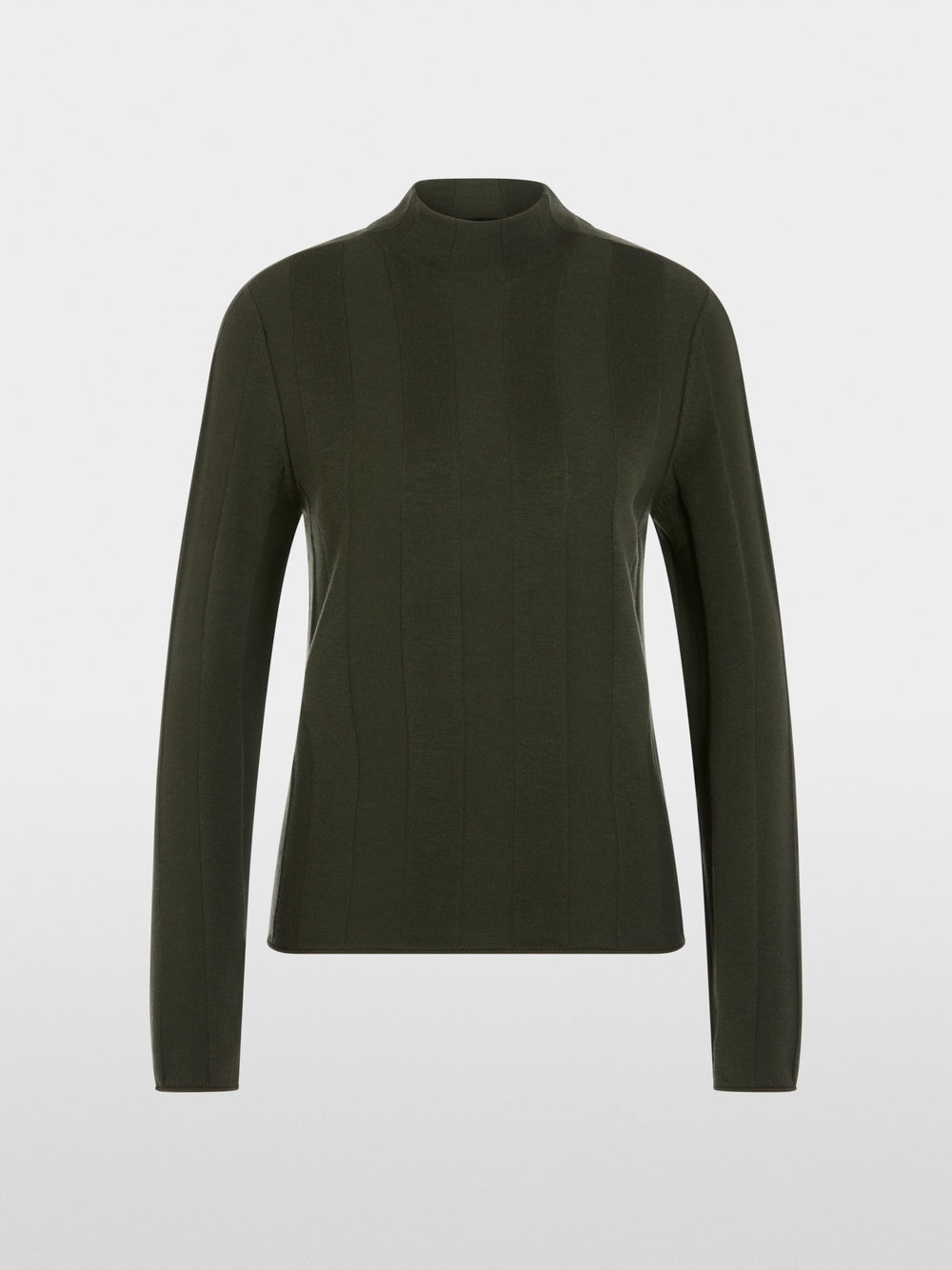 סוודר סריג עדין בגזרה צרה (Slim fit), המשלב אלגנטיות על-זמנית עם נוחות יוצאת דופן. תערובת צמר חדש איכותית עם כמות קטנה של קשמיר מעניקה חום נעים ותחושה רכה. מרקם עדין מוסיף נגיעה עכשווית. צווארון עומד קלאסי ומכפלות מגולגלות משלימים את המראה.עיצוב בגזרה צרה, צווארון עומד, מכפלות מגולגלות, ותווית לוגו קטנה.הרכב: 75% צמר טהור, 20% פוליאסטר, 5% קשמירהדוגמנית בגובה 1.79 ולובשת מידה 3 של מארק קיין