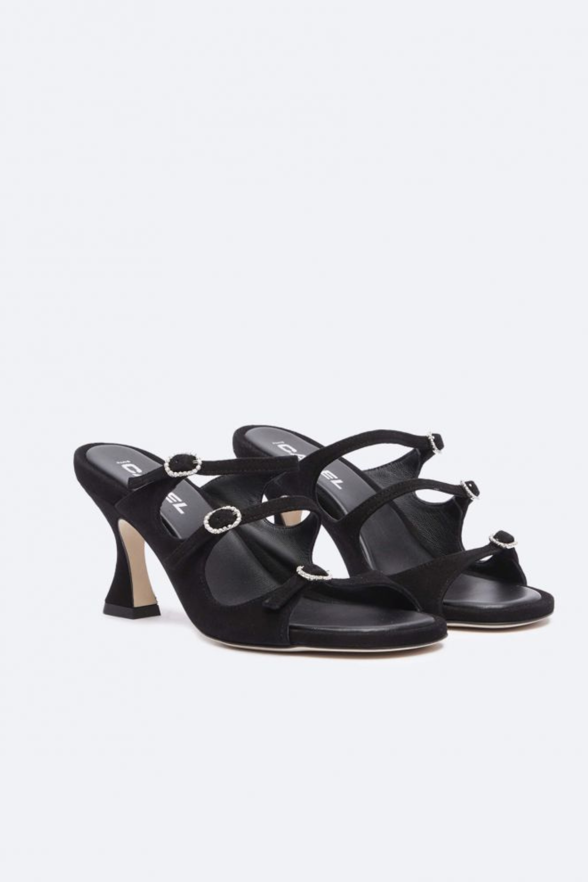 כפכפי עקב מזמש בצבע שחור עם 3 רצועותהרכב: 100% עורגובה סוליה: 7 ס"מ