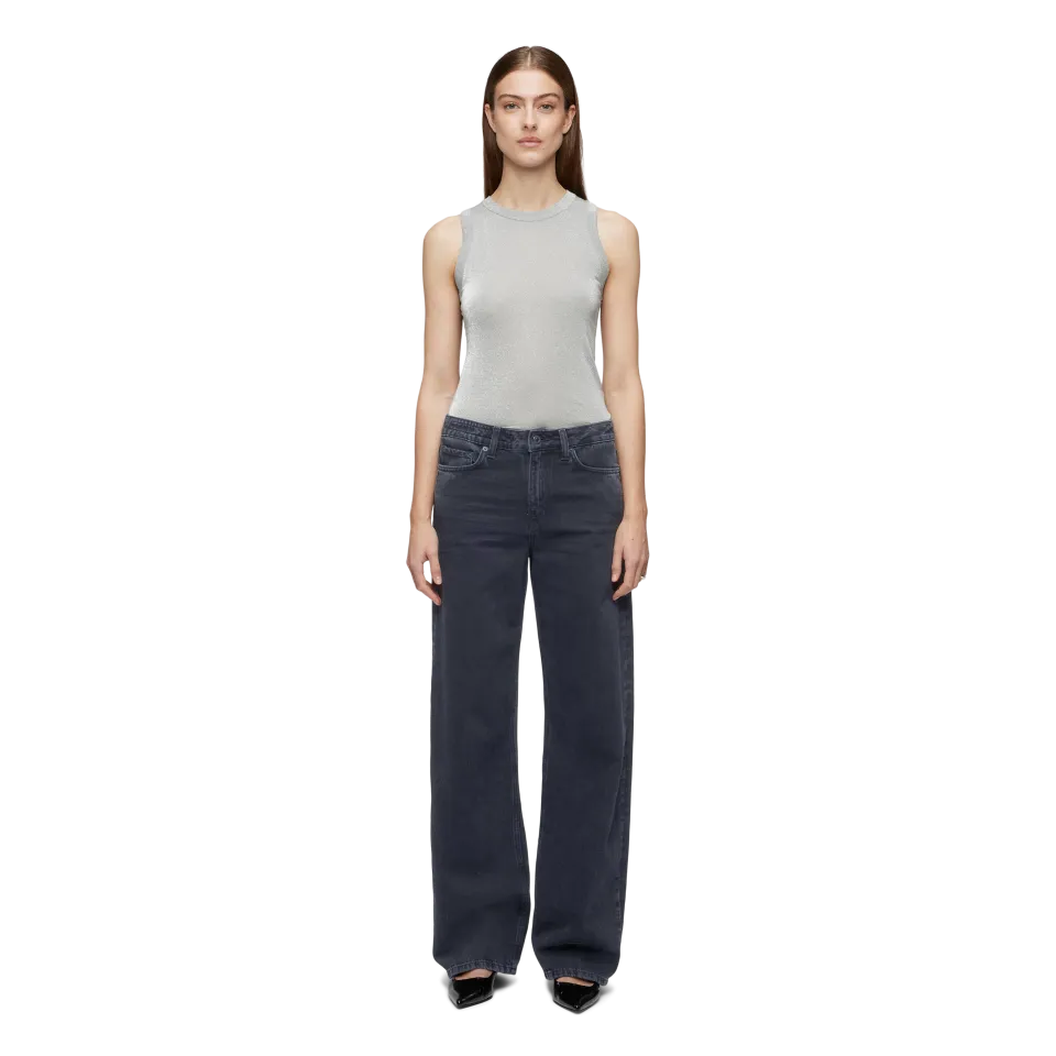 גופיית ג'רזי שקופה למחצההרכב: 68% ויסקוזה, 16% פוליאמיד, 16% פוליאסטר מתכתיהדוגמנית בגובה 1.78 ולובשת מידה 3 של דרייקורן