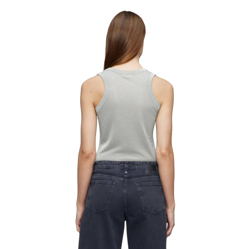 גופיית ג'רזי שקופה למחצההרכב: 68% ויסקוזה, 16% פוליאמיד, 16% פוליאסטר מתכתיהדוגמנית בגובה 1.78 ולובשת מידה 3 של דרייקורן