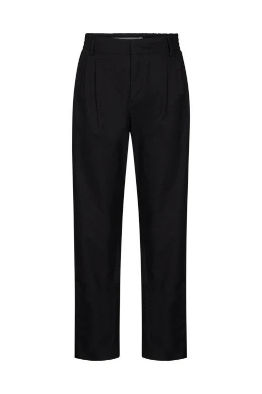 מכנסיים מחוייטים עם גומי במותןהרכב: 60% כותנה, 40% ויסקוזההדוגמנית בגובה 1.80 ולובשת מידה 28 של דרייקורן