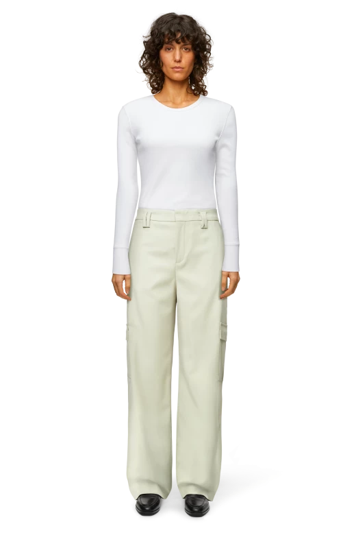 מכנסי קרגו רחבים במראה מחוייטהרכב: 67% פוליאסטר, 31% ויסקוזה, 2% אלסטןהדוגמנית בגובה 1.76 ולובשת מידה 27 של דרייקורן