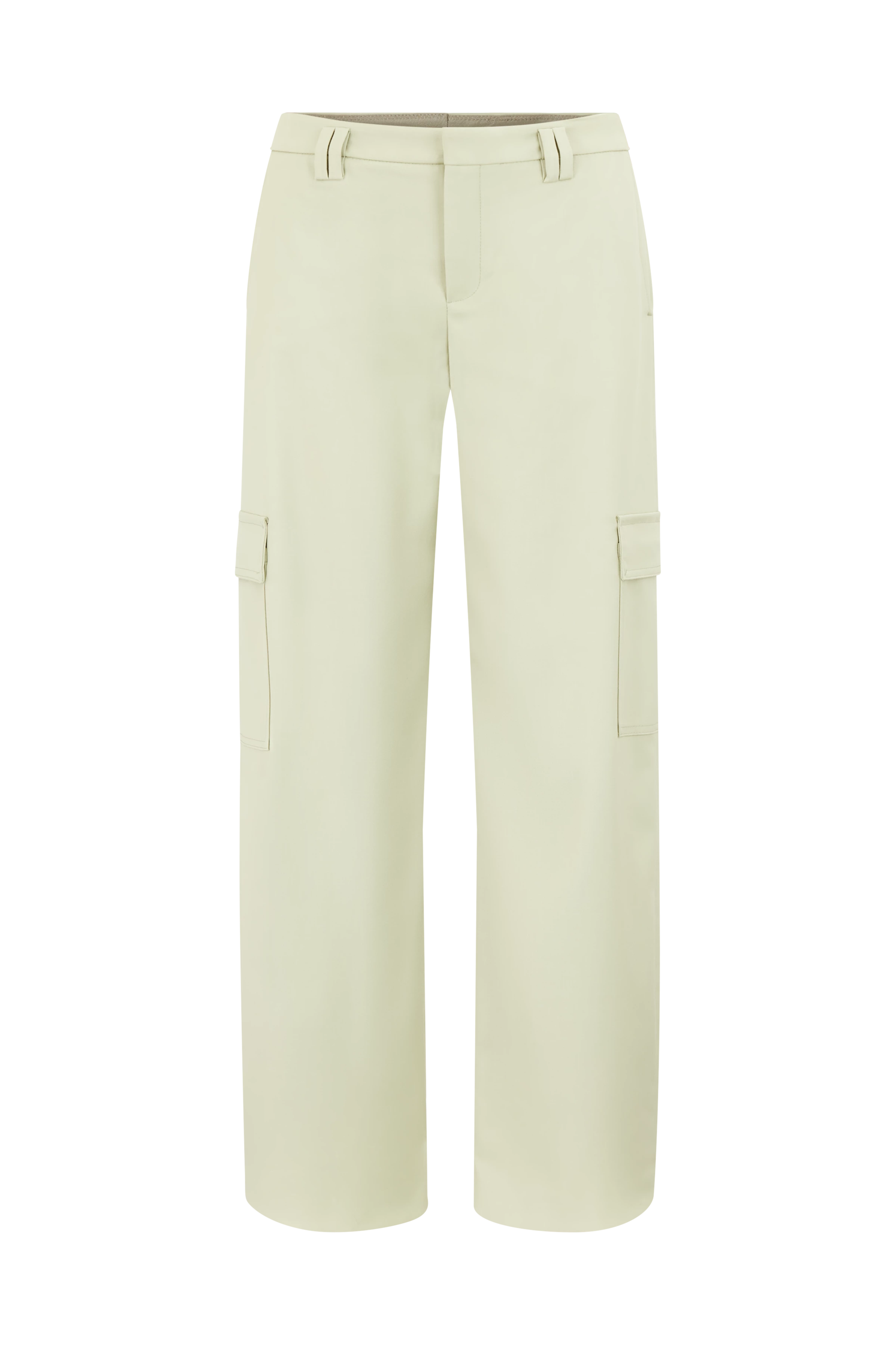 מכנסי קרגו רחבים במראה מחוייטהרכב: 67% פוליאסטר, 31% ויסקוזה, 2% אלסטןהדוגמנית בגובה 1.76 ולובשת מידה 27 של דרייקורן