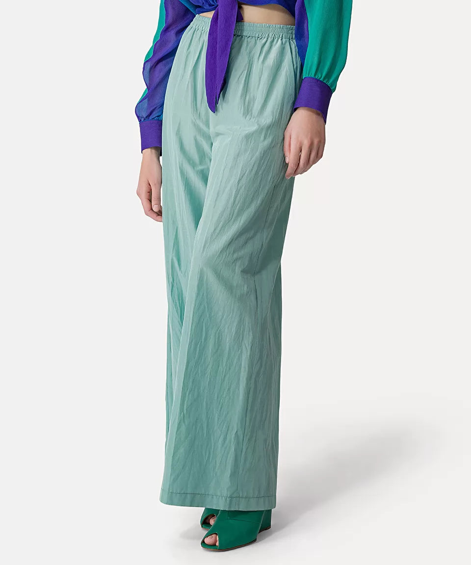 מכנסי כותנה רחבים עם רצועת גומי במותןהרכב: 52% פוליאסטר, 48% כותנה; בד משני: 100% קופרוהדוגמנית בגובה 1.77 ולובשת מידה 38 איטלקית (מידה 0 של פורטה פורטה)