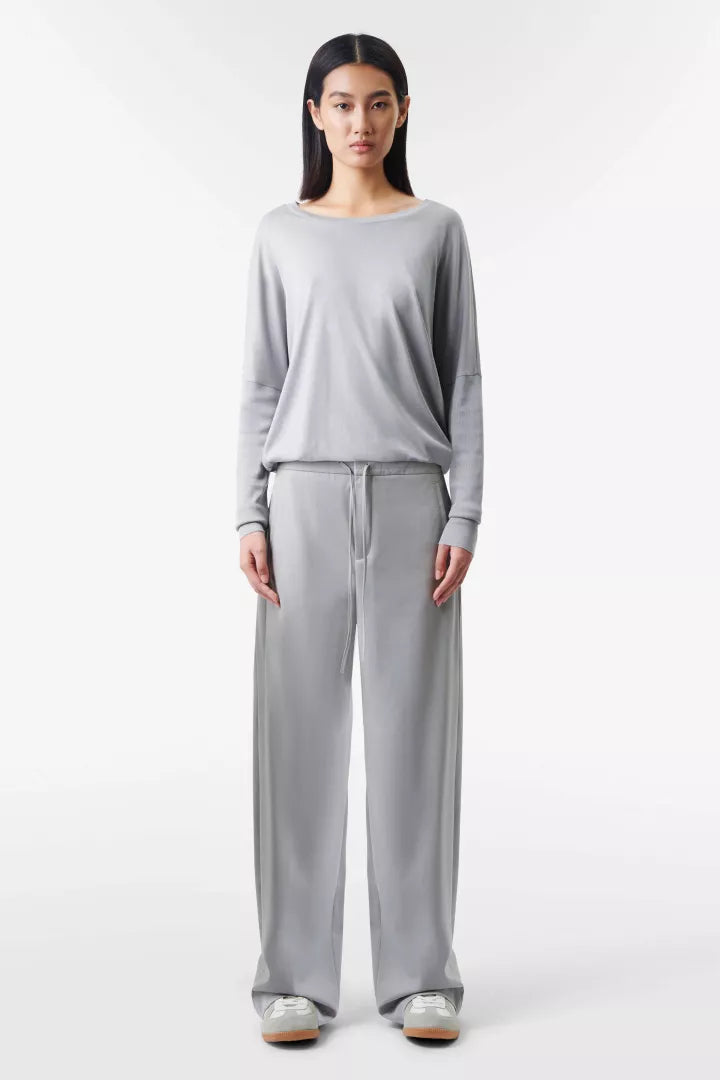 מכנסי לאונג' רחבים עם גומי במותןהרכב: 53% כותנה, 38% פוליאמיד, 9% אלסטןהדוגמנית בגובה 1.78 ולובשת מידה 28 של דרייקורן