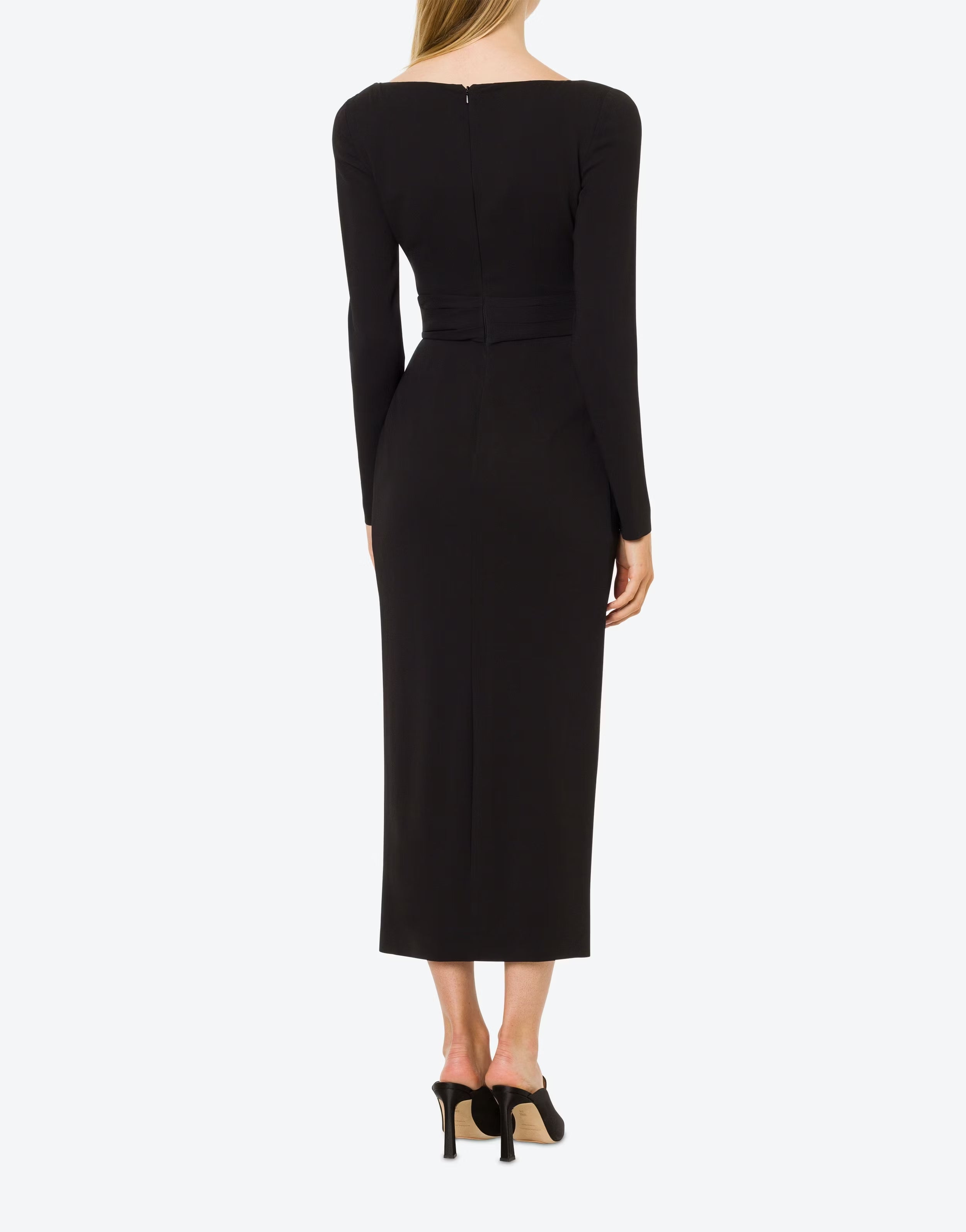 שמלת ערב עם חגורת מותן ושסע קדמיהרכב: 97% ויסקוזה, 3% אלסטןהדוגמנית בגובה 1.78 ולובשת מידה 42 איטלקית