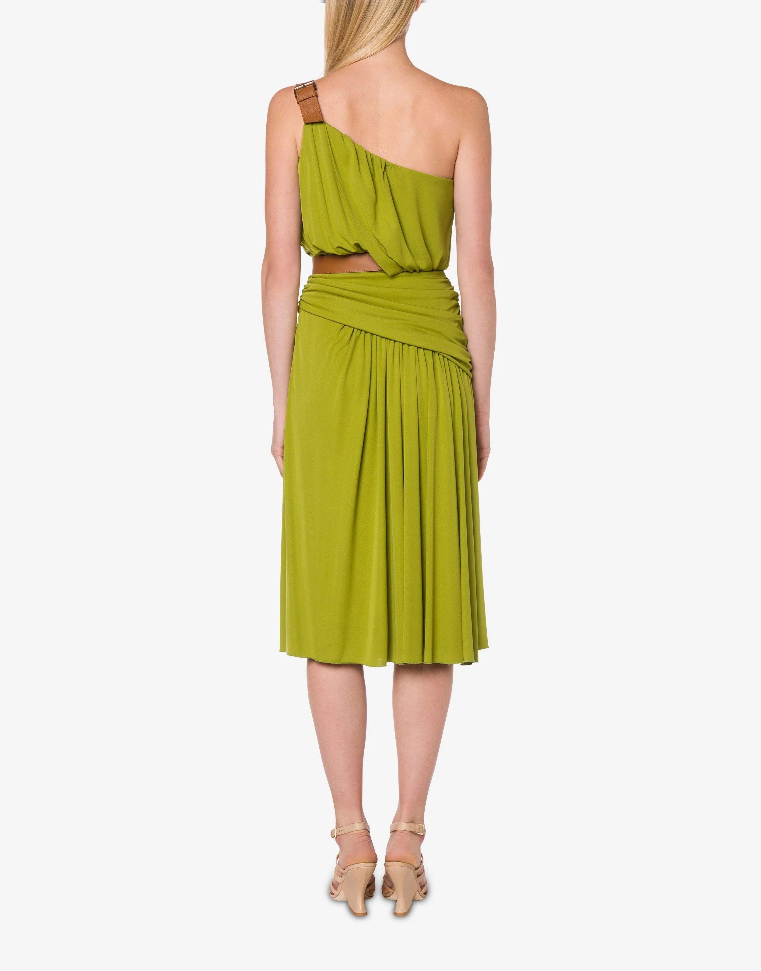 שמלת ערב עם כתף אחת באורך מידי בתוספת חגורת מותןהרכב: 100% ויסקוזה; רצועת כתף וחגורה: 100% עור אקולוגיהדוגמנית בגובה 1.81 ולובשת מידה 42 איטלקית