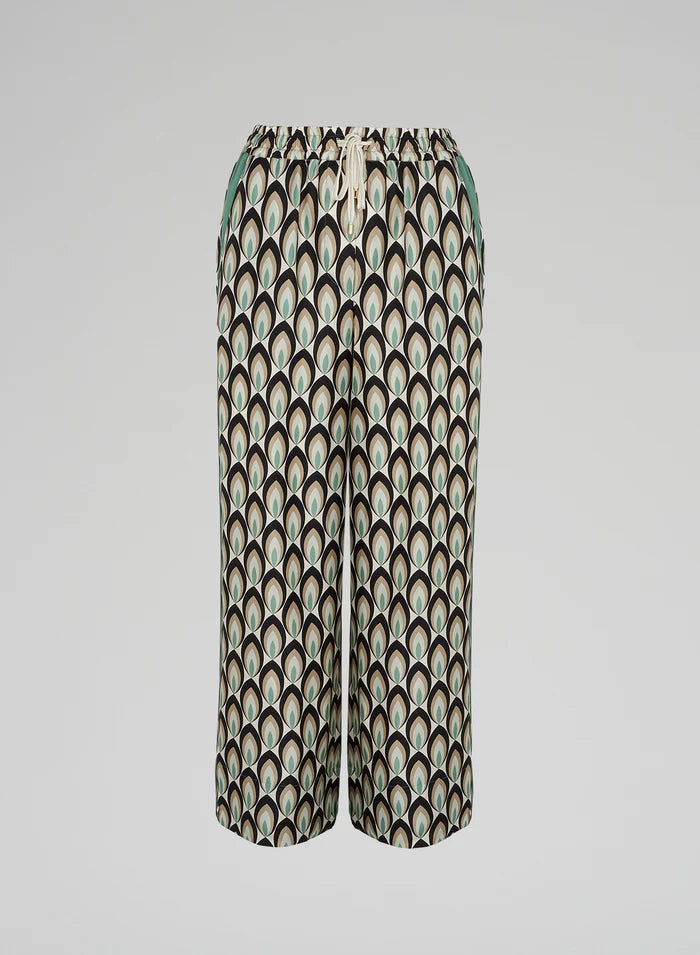 מכנסי לאונג' עם הדפס טווסהרכב: 72% משי, 17% אצטט, 9% כותנה, 1% פוליאסטר, 1% ויסקוזההדוגמנית בגובה 1.75 ולובשת מידה 40 איטלקית