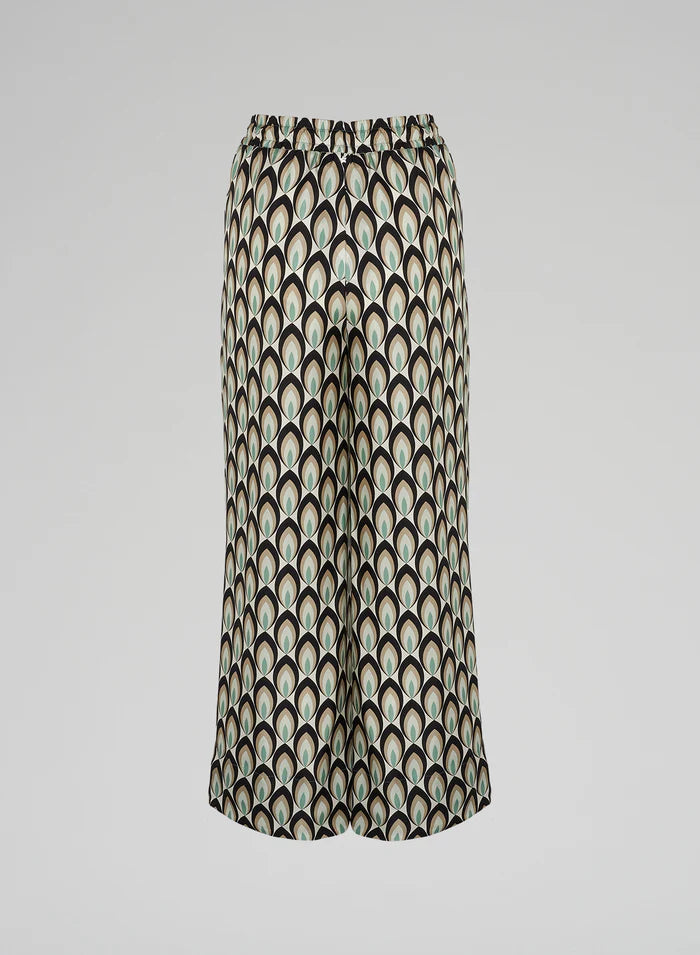 מכנסי לאונג' עם הדפס טווסהרכב: 72% משי, 17% אצטט, 9% כותנה, 1% פוליאסטר, 1% ויסקוזההדוגמנית בגובה 1.75 ולובשת מידה 40 איטלקית