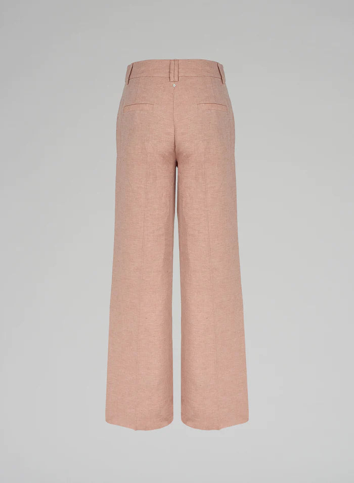 מכנסיים מחוייטים מתרחביםהרכב: 55% פשתן, 45% כותנההדוגמנית בגובה 1.77 ולובשת מידה 40 איטלקית