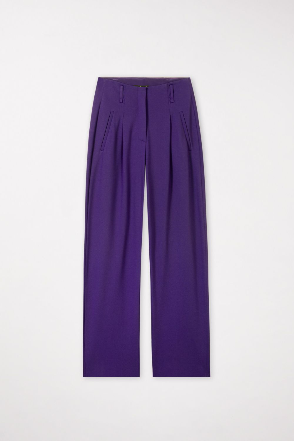 מכנסיים בגזרה גבוהה במראה מחוייטהרכב: 56% ויסקוזה, 36% פוליאמיד, 8% אלסטןהדוגמנית בגובה 1.78 ולובשת מידה 36 אירופאית