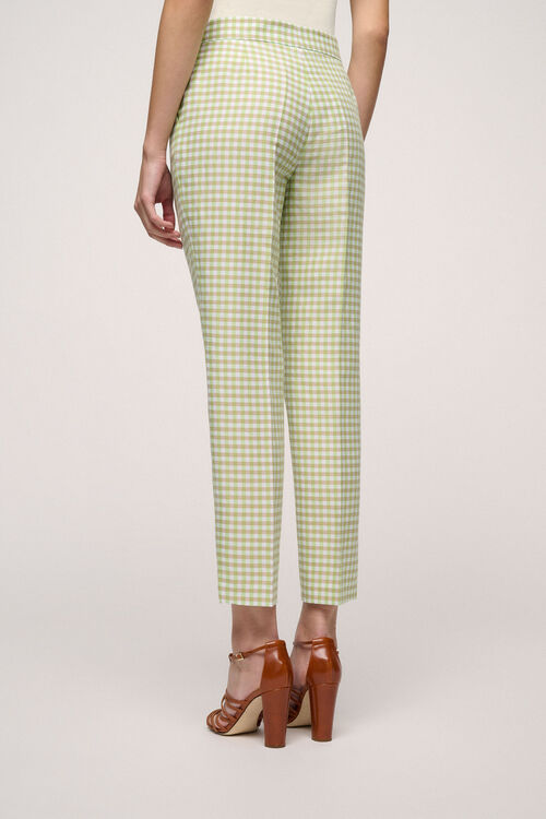 מכנסיים מחוייטים בגזרת סלים פיט עם הדפס משבצותהרכב: 55% פשתן, 45% כותנההדוגמנית בגובה 1.78 ולובשת מידה 42 איטלקית