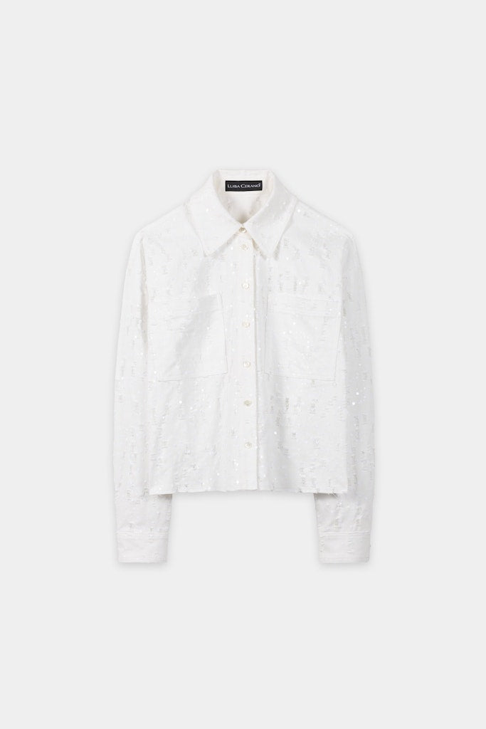 ז'קט מבית המותג Luisa Cerano, עם עיטור רקמת פאייטים.עיצוב קז'ואל-אלגנטי, בגזרה רחבה ובאורך המותן. עם שרוולים ארוכים בסיומת חפתים מכופתרים, צווארון קלאסי, שני כיסים חזיתיים גדולים, וסגירה באמצעות שורת כפתורים לכל האורך.הרכב: 100% כותנההדוגמנית בגובה 1.78 ולובשת מידה 36 של Luisa Cerano