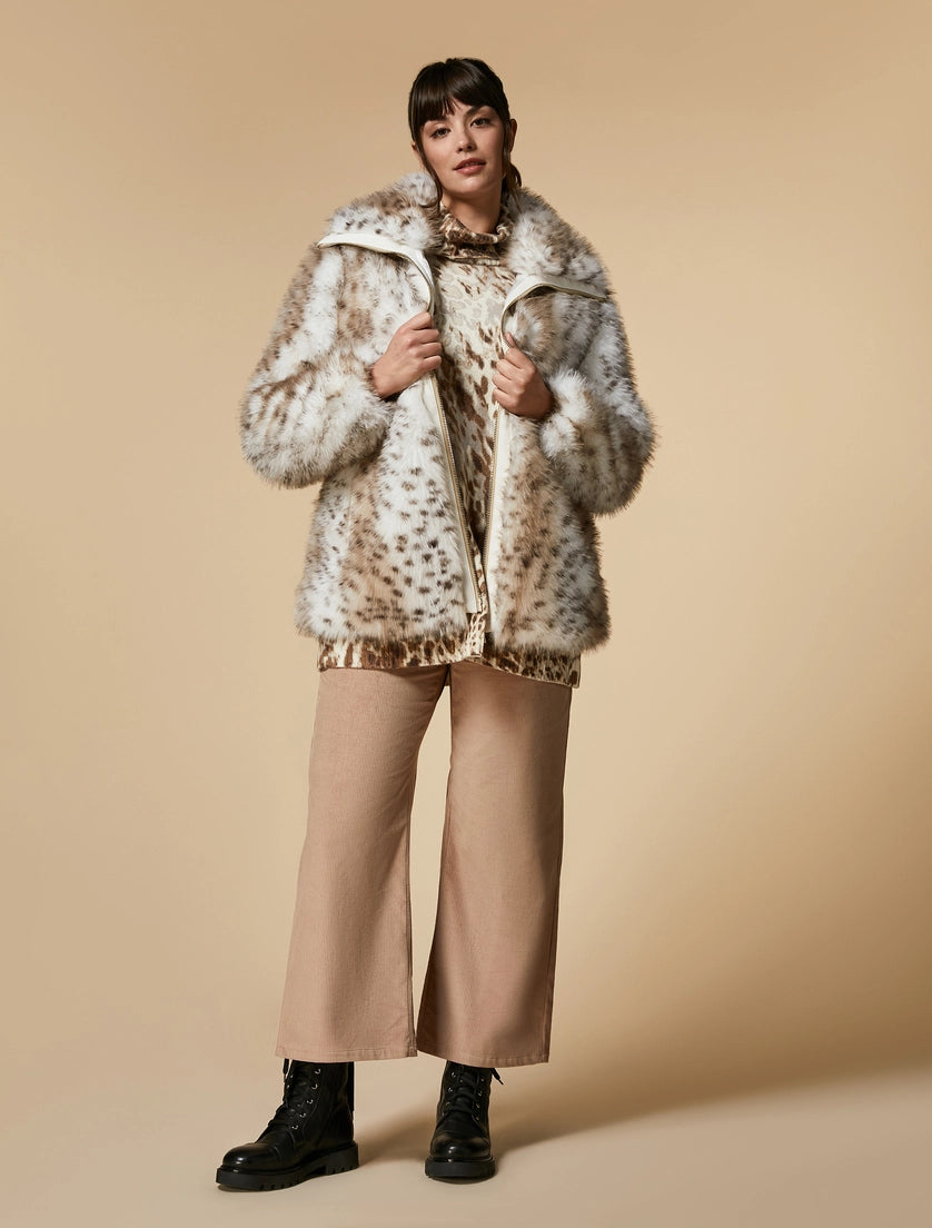 מכנסי קורדרוי רחבים מבד סטרץ'הרכב: 75% כותנה, 23% פוליאסטר, 2% אלסטןהדוגמנית בגובה 1.78 ולובשת מידה 46 איטלקית