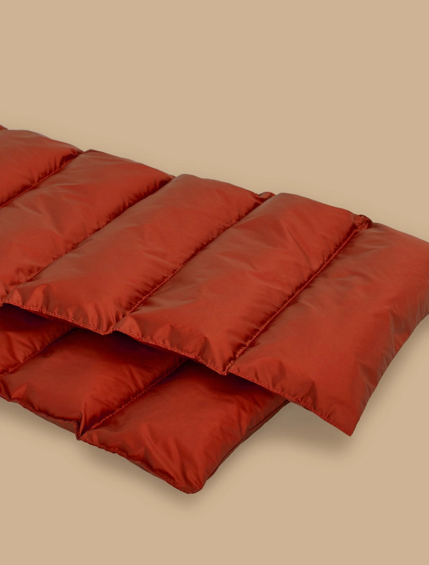 הרכב: 100% ניילון; מילוי: 100% פוליאסטר