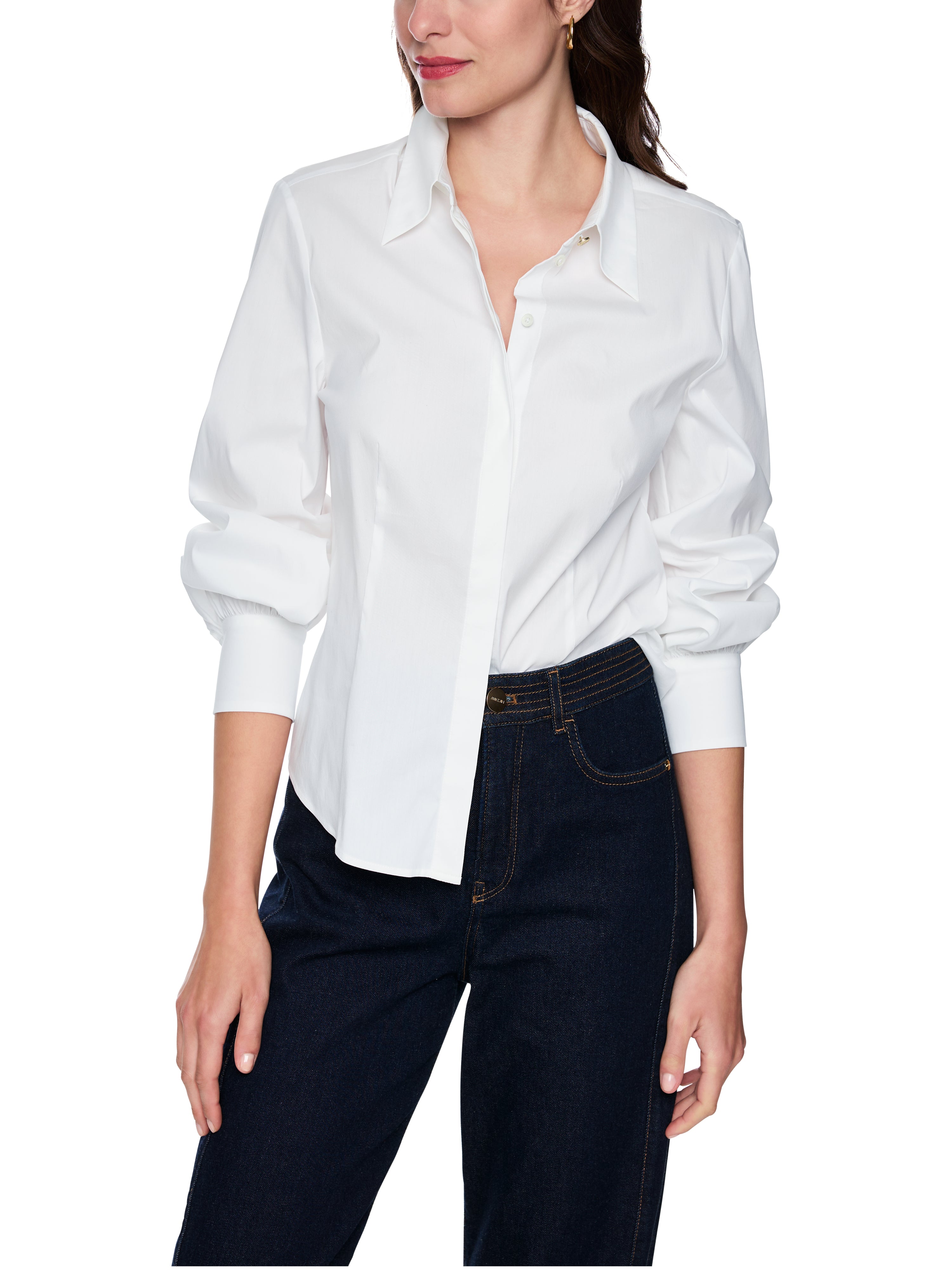 חולצת בלוזון בגזרה רחבה עם שרוולים ארוכים וכפתורים נסתריםהרכב: 75% כותנה, 20% פוליאמיד, 5% אלסטןהדוגמנית בגובה 1.79 ולובשת מידה 3 של מארק קיין