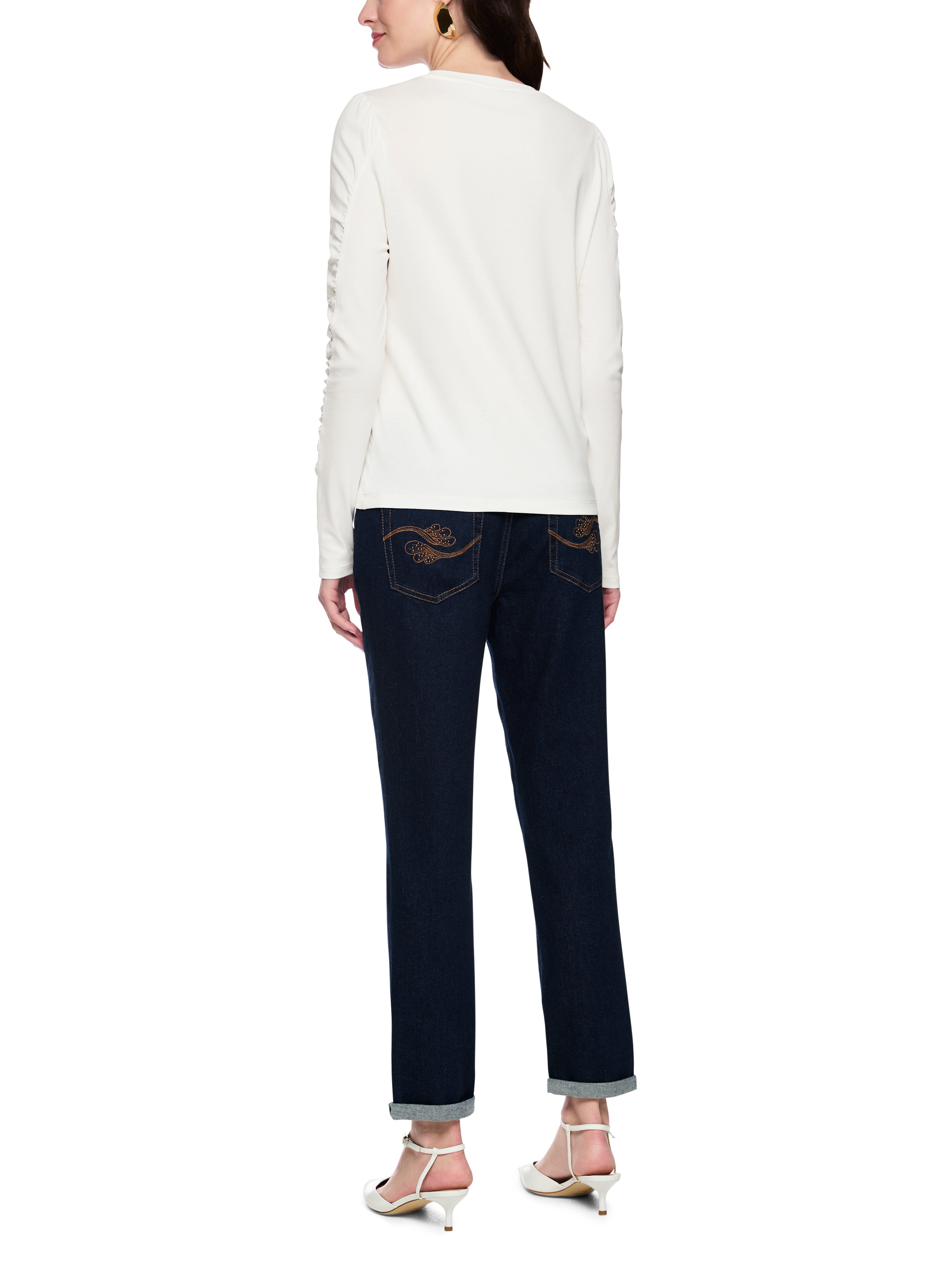 חולצה ארוכת שרוולים עם קפלים וצווארון עגולהרכב: 95% כותנה, 5% אלסטןהדוגמנית בגובה 1.79 ולובשת מידה 3 של מארק קיין