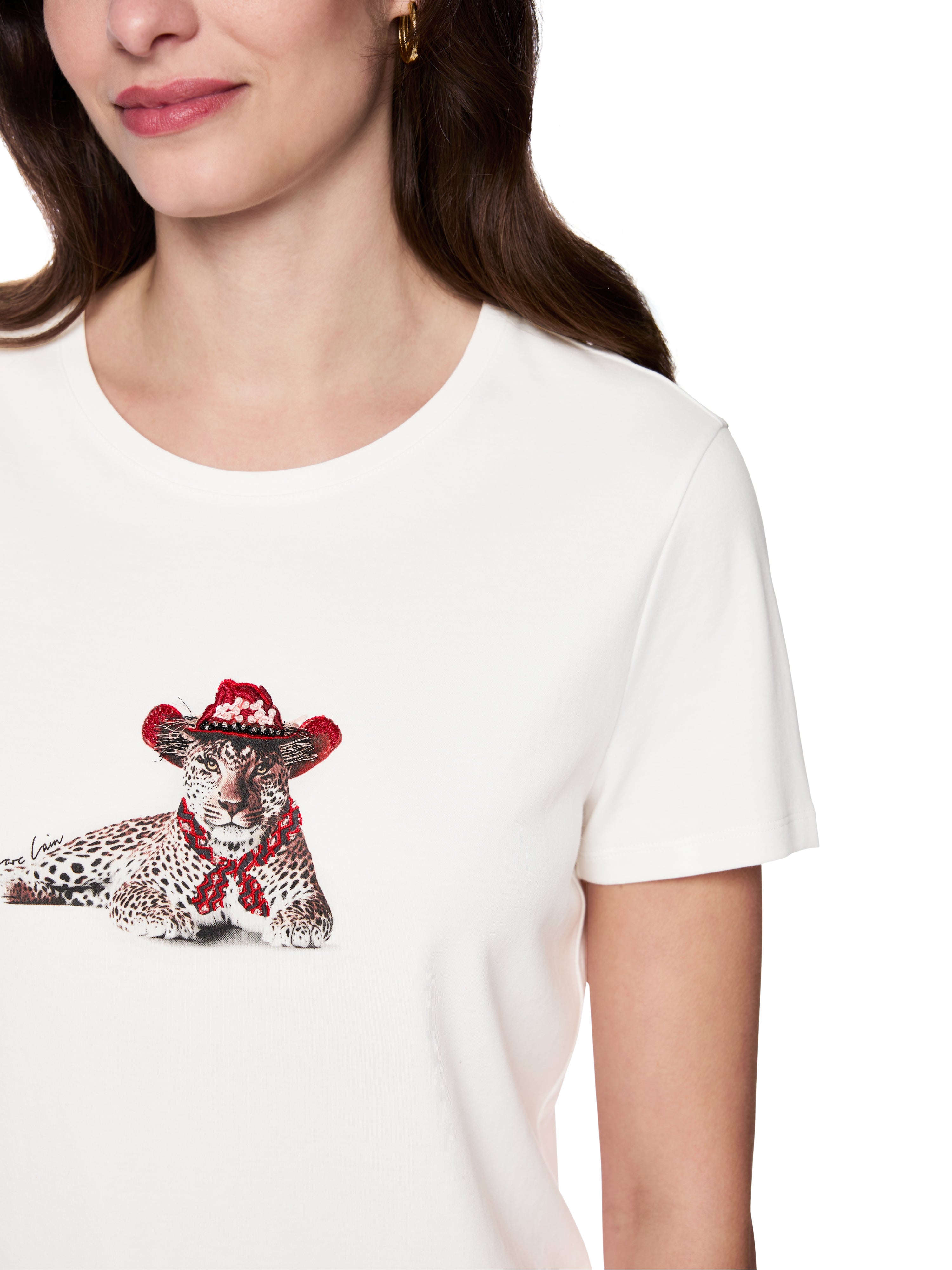 חולצת טי בגזרה נינוחה עם הדפס בעיטור פאייטים ופרנזים הרכב: 100% כותנההדוגמנית בגובה 1.79 ולובשת מידה 3 של מארק קיין