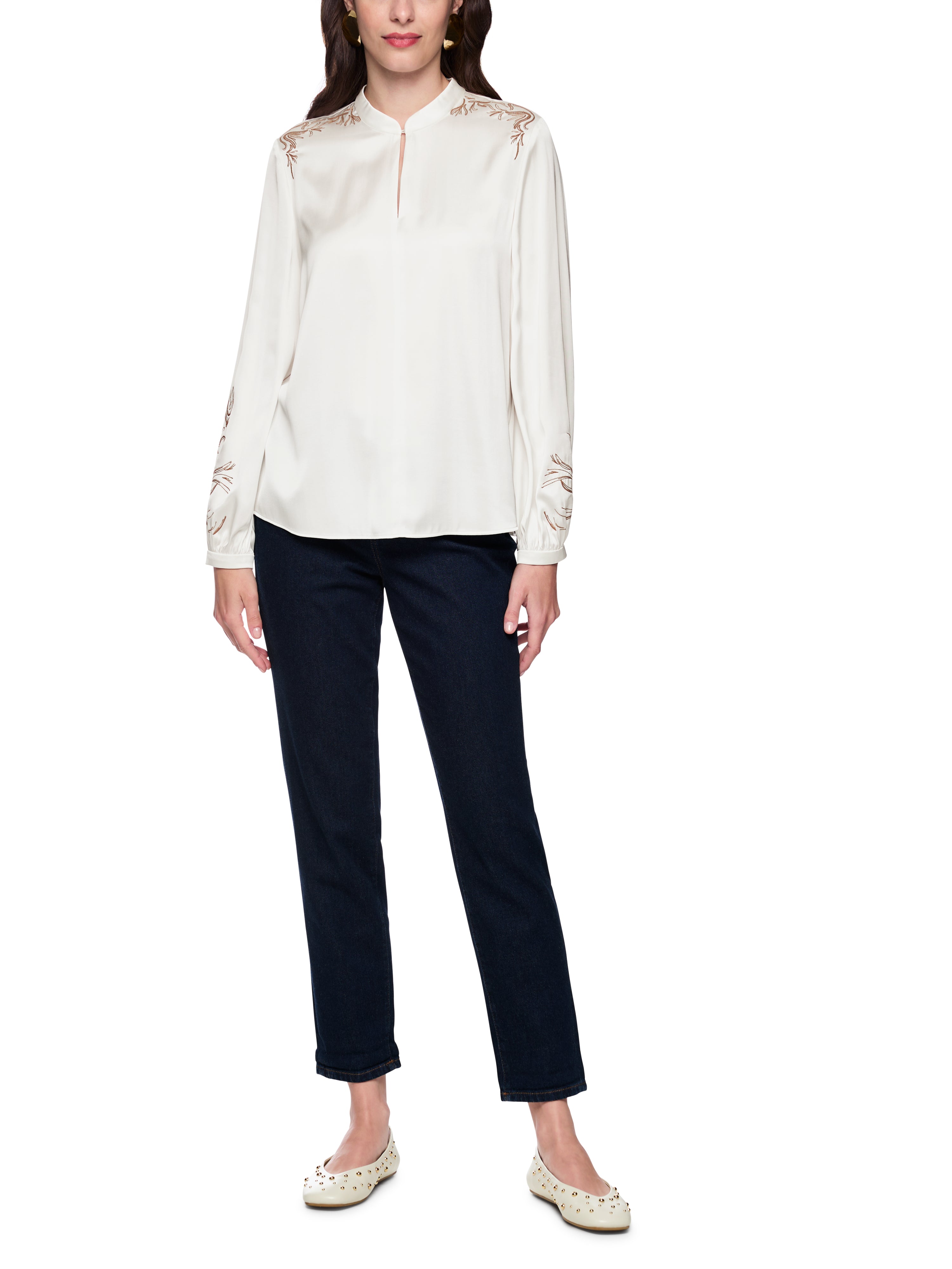 חולצת בלוזון בגזרה רחבה עם רקמת פייזלי ושרוולים ארוכיםהרכב: 53% ויסקוזה, 47% פוליאסטרהדוגמנית בגובה 1.79 ולובשת מידה 3 של מארק קיין