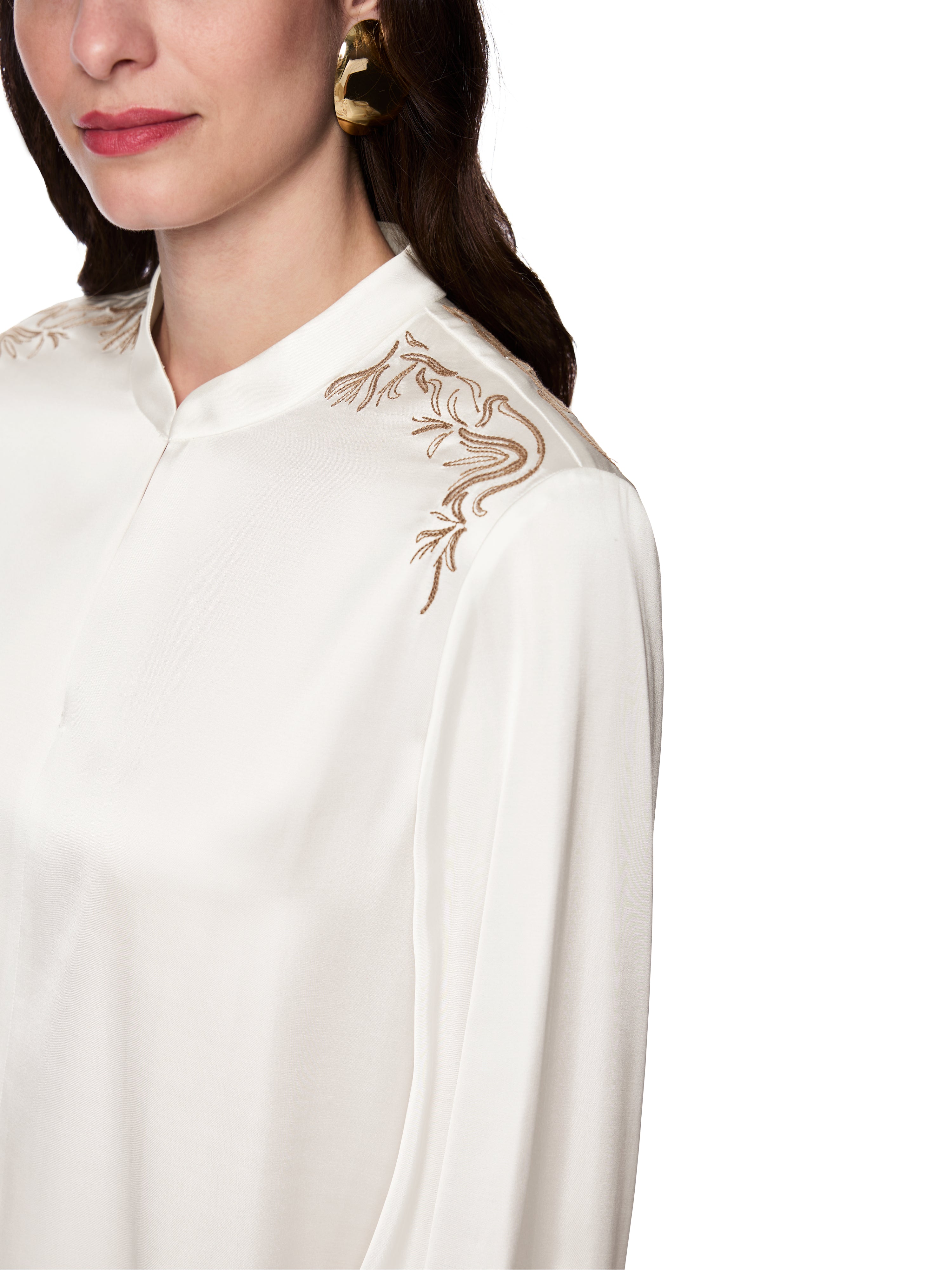 חולצת בלוזון בגזרה רחבה עם רקמת פייזלי ושרוולים ארוכיםהרכב: 53% ויסקוזה, 47% פוליאסטרהדוגמנית בגובה 1.79 ולובשת מידה 3 של מארק קיין