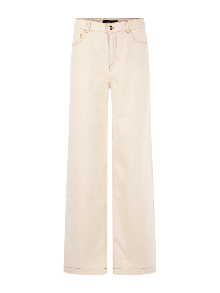 מכנסי ג'ינס בגזרת Wide Leg מתרחבת מאזור קו המותן ועד למכפלת, עם מותן גבוהה ורגל ארוכה.המכנסיים עשויים תערובת כותנה ויסקוזה אלסטית ורכה, לנוחות מקסימלית, בשילוב חוט לורקס המעניק להם ברק עדין, ותפרים מודגשים בצבע זהב להשלמת הטאץ' האלגנטי. עיצוב 5 כיסים קלאסי, לולאות לחגורה, וסגירה באמצעות רוכסן וכפתור.הרכב: 62% כותנה, 32% ויסקוזה, 4% פוליאסטר, 2% פוליאמידהדוגמנית בגובה 1.79 ולובשת מידה 3 של מארק קיין