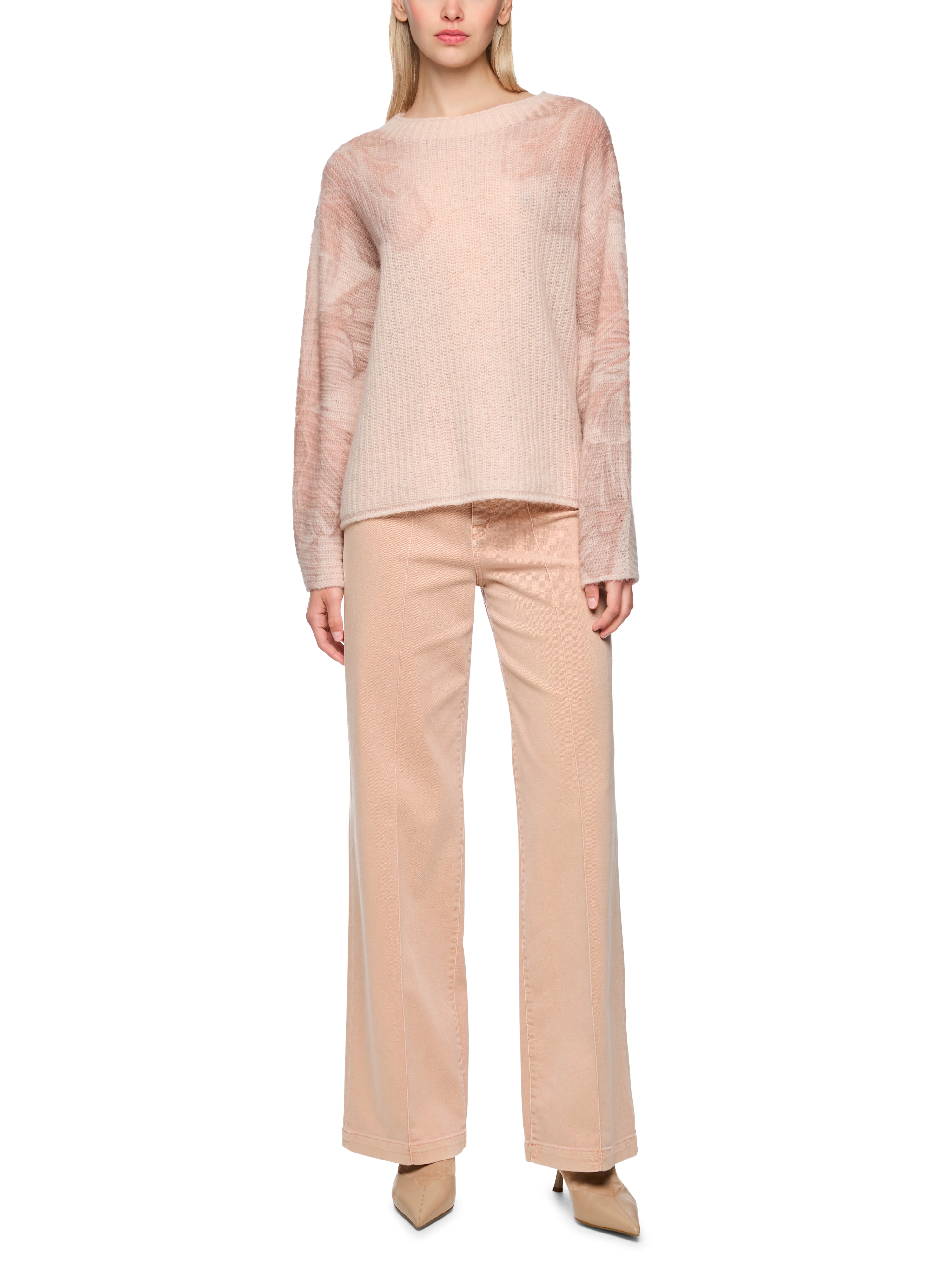 סריג בגזרה רחבה עם צווארון עגול ושרוולים ארוכים הכוללים הדפס פרחוני עדיןהרכב: 55% אלפקה, 35% פוליאמיד, 10% צמרהדוגמנית בגובה 1.79 ולובשת מידה 3 של מארק קיין