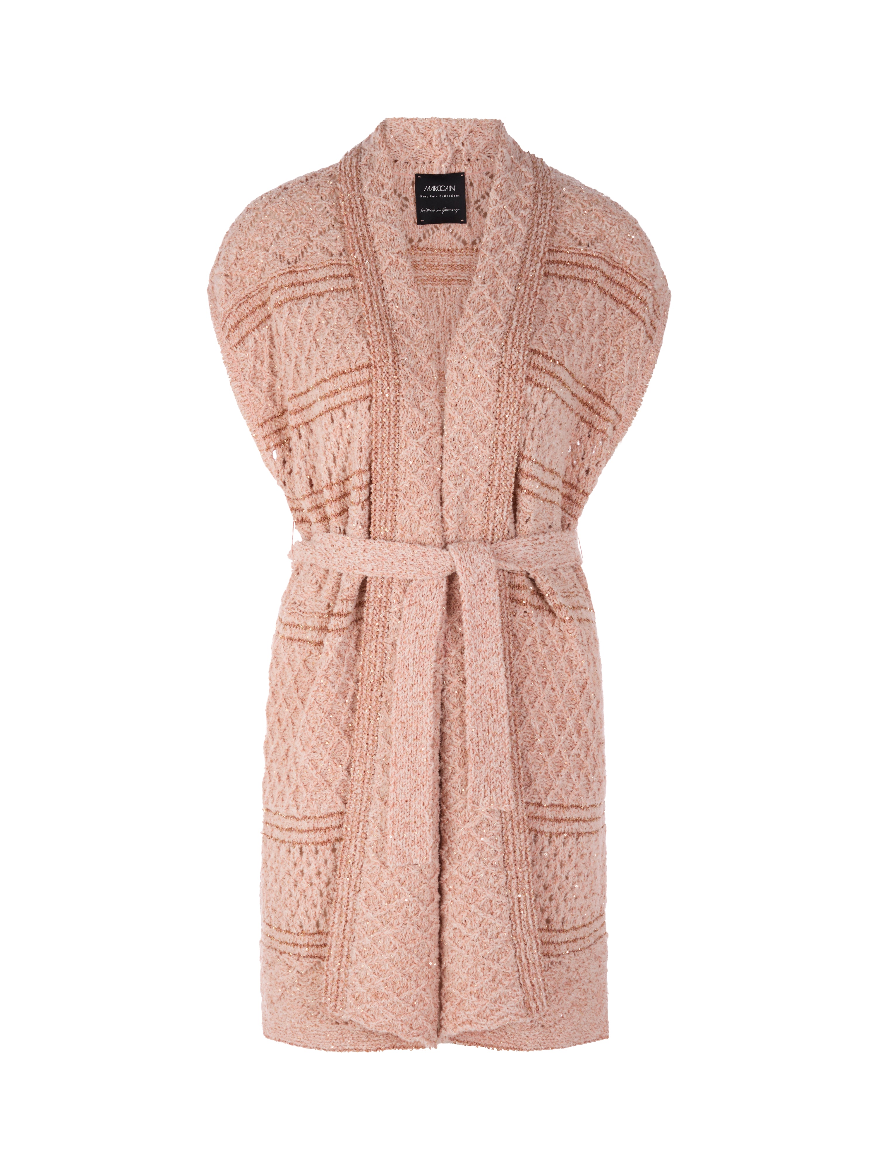 אפודה ארוכה, סרוגה עם חגורת קשירההרכב: 25% פוליאמיד, 20% כותנה, 19% פוליאסטר, 18% אקריליק, 12% צמר, 6% פוליאמיד (ממוחזר)הדוגמנית בגובה 1.79 ולובשת מידה 3 של מארק קיין