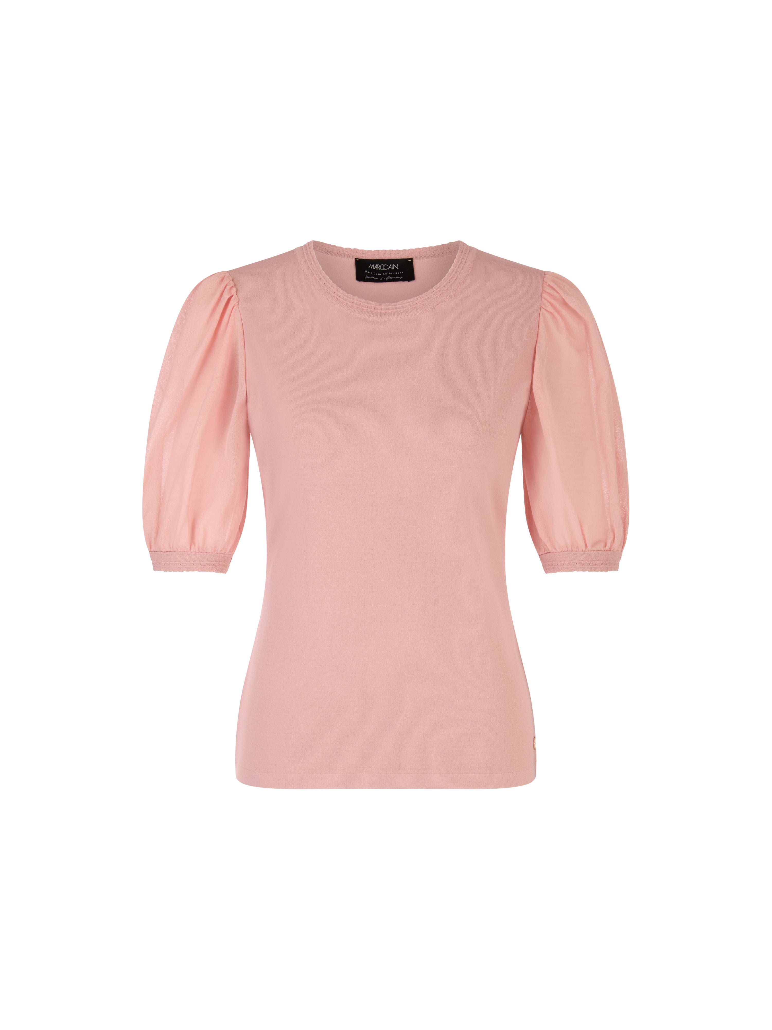 סריג דק בגזרה צמודה עם שרוולים העשויים מקרפ כותנה שקוף למחצה וצווארון עגולהרכב: 88% ויסקוזה, 12% פוליאסטרהדוגמנית בגובה 1.79 ולובשת מידה 3 של מארק קיין