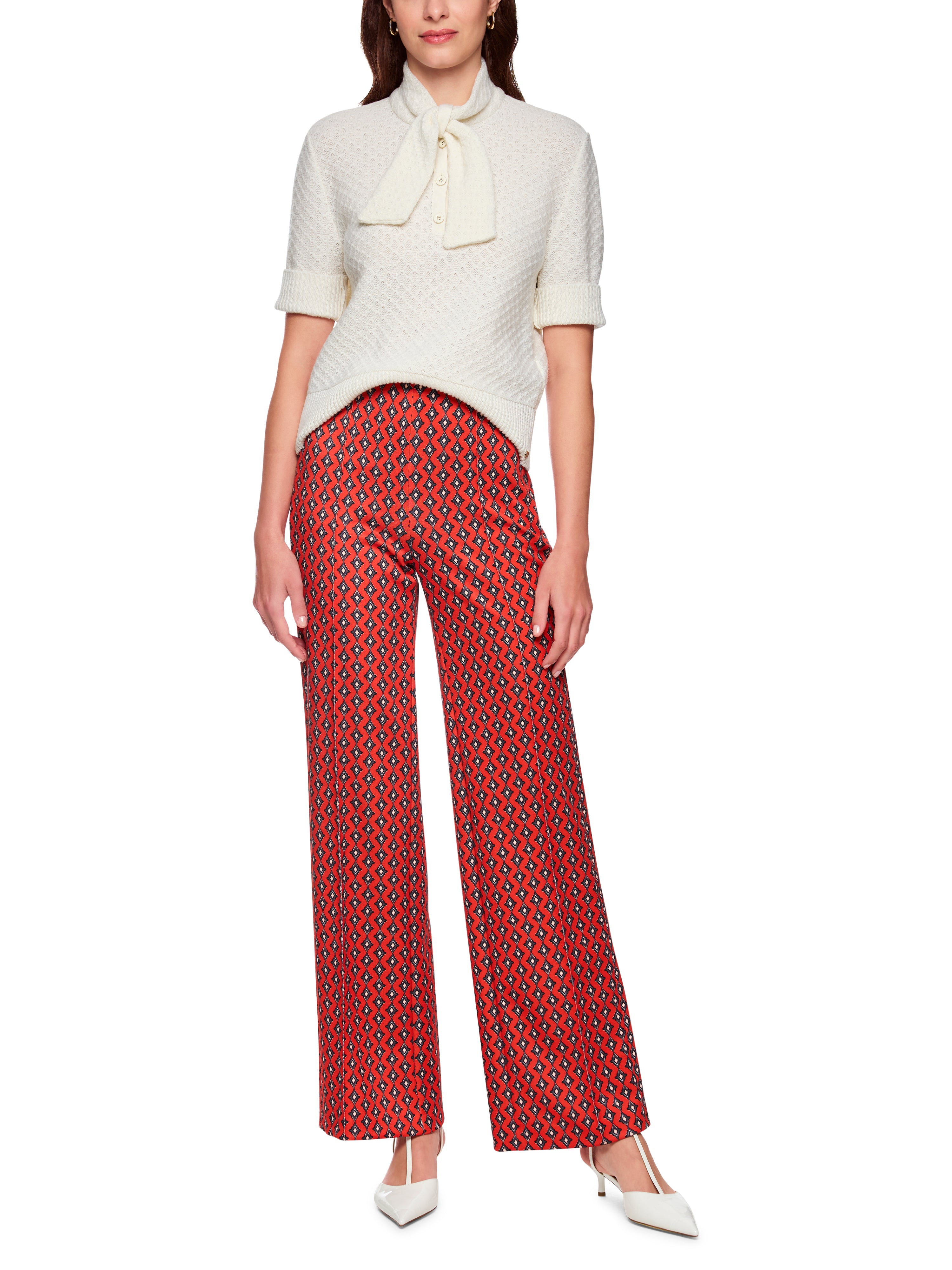 מכנסי ג'רזי סקובה בגזרה רחבה, מותן גבוה ורצועת גומי גמישההרכב: 92% פוליאסטר, 8% אלסטןהדוגמנית בגובה 1.79 ולובשת מידה 3 של מארק קיין