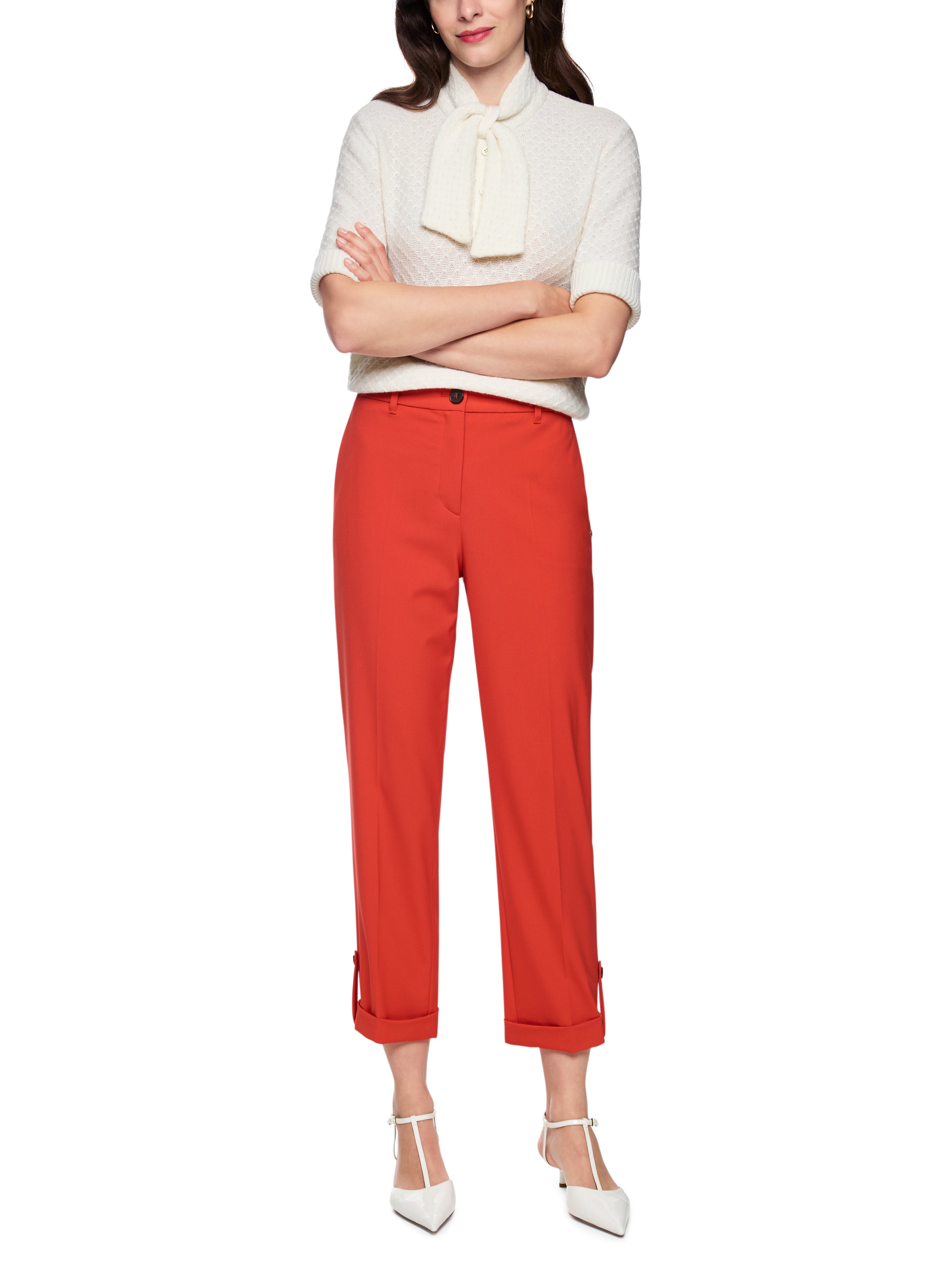 מכנסיים באורך 7/8 עם מכפלת וכיסים אחורייםהרכב: 48% ויסקוזה, 48% פוליאסטר, 4% אלסטןהדוגמנית בגובה 1.79 ולובשת מידה 3 של מארק קיין