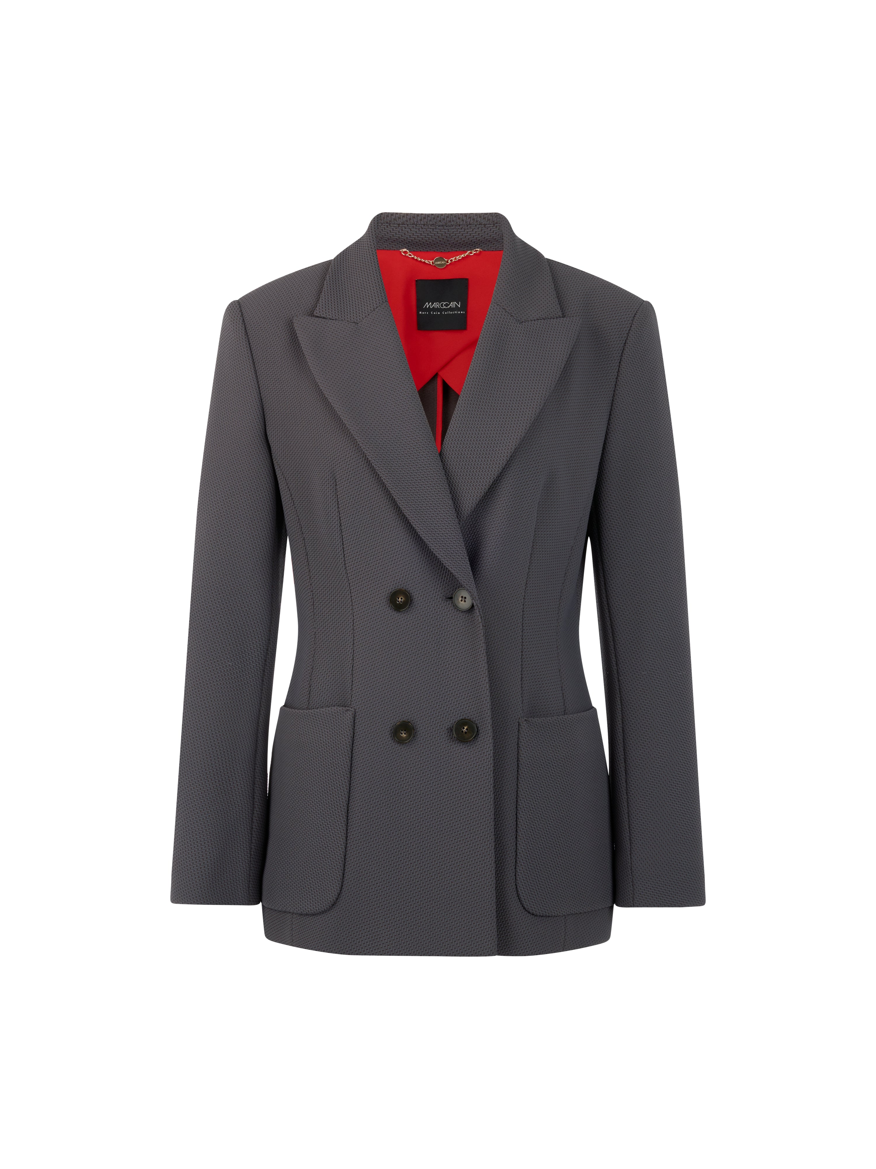 בלייזר בגזרה צמודה עם כיסים צדדיים וסגירת כפתוריםהרכב: 95% פוליאמיד, 5% אלסטןהדוגמנית בגובה 1.79 ולובשת מידה 3 של מארק קיין