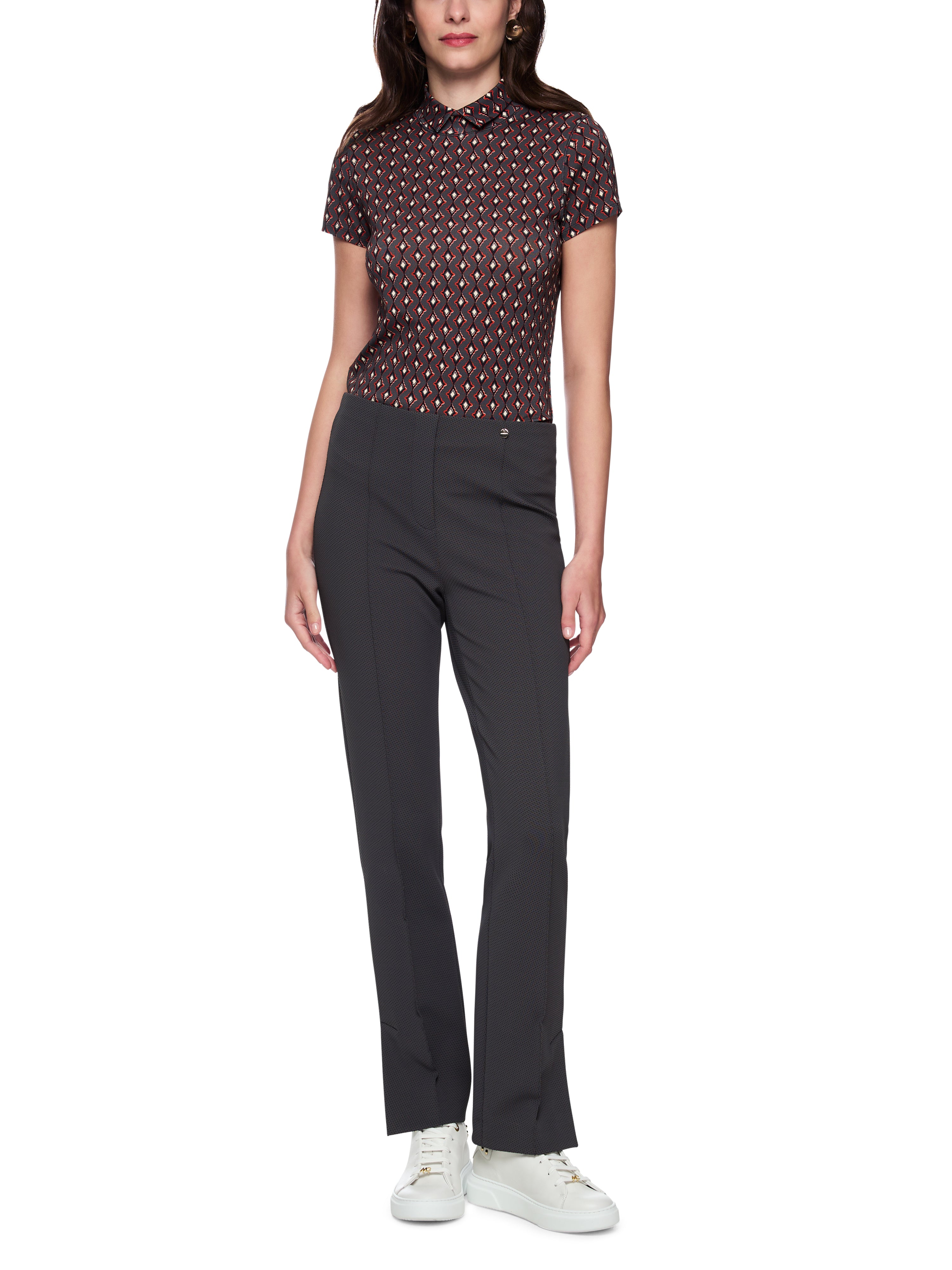 מכנסיים עשויים בד אלסטי עם קפלים תפורים וגומי פנימיהרכב: 95% פוליאמיד, 5% אלסטןהדוגמנית בגובה 1.79 ולובשת מידה 3 של מארק קיין