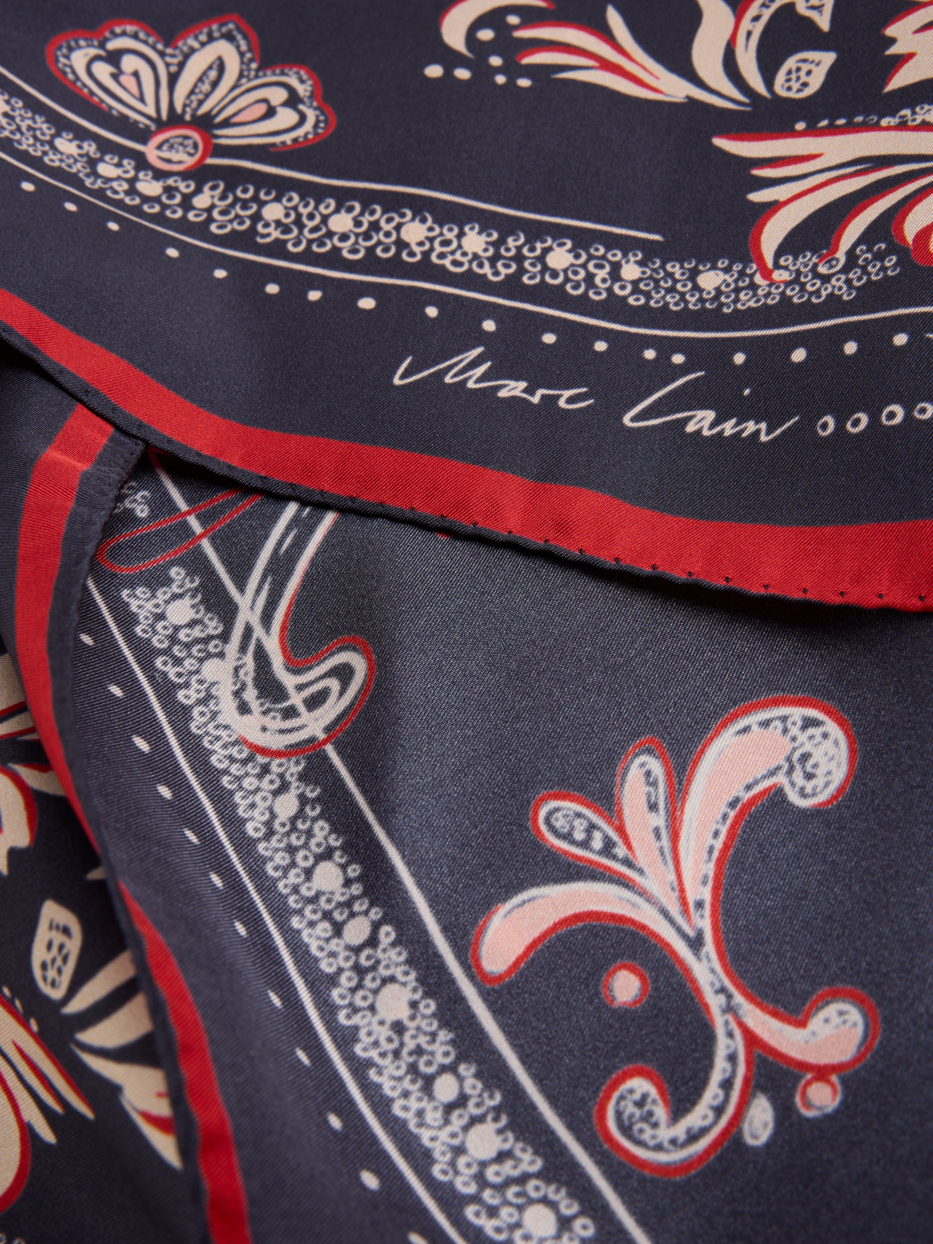 צעיף משי עם הדפס פייזליהרכב: 100% משימידות: 90*90 ס"מ