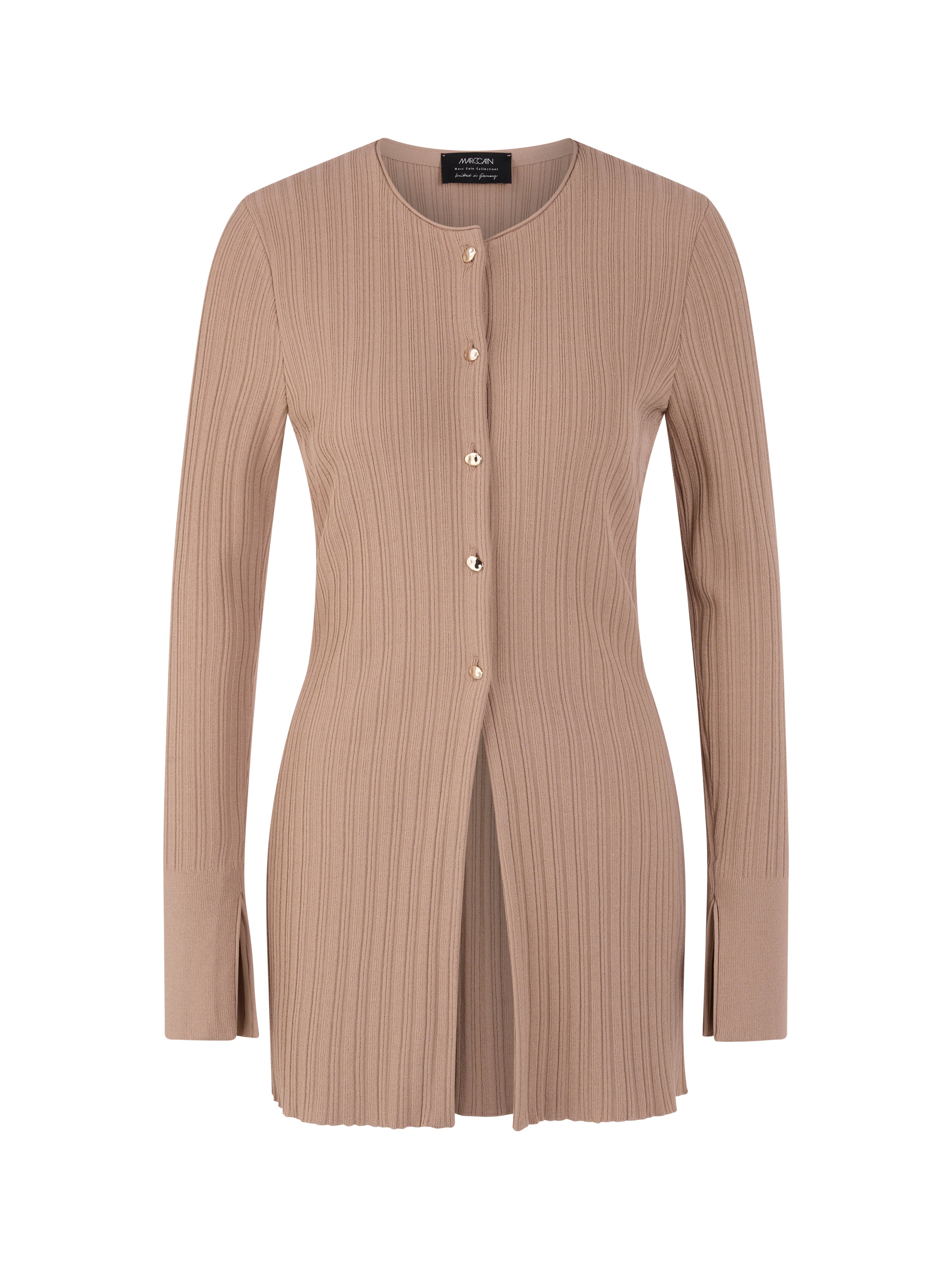 קרדיגן סרוג בגזרה צמודה עם סגירת כפתוריםהרכב: 88% ויסקוזה, 12% פוליאסטרהדוגמנית בגובה 1.79 ולובשת מידה 3 של מארק קיין