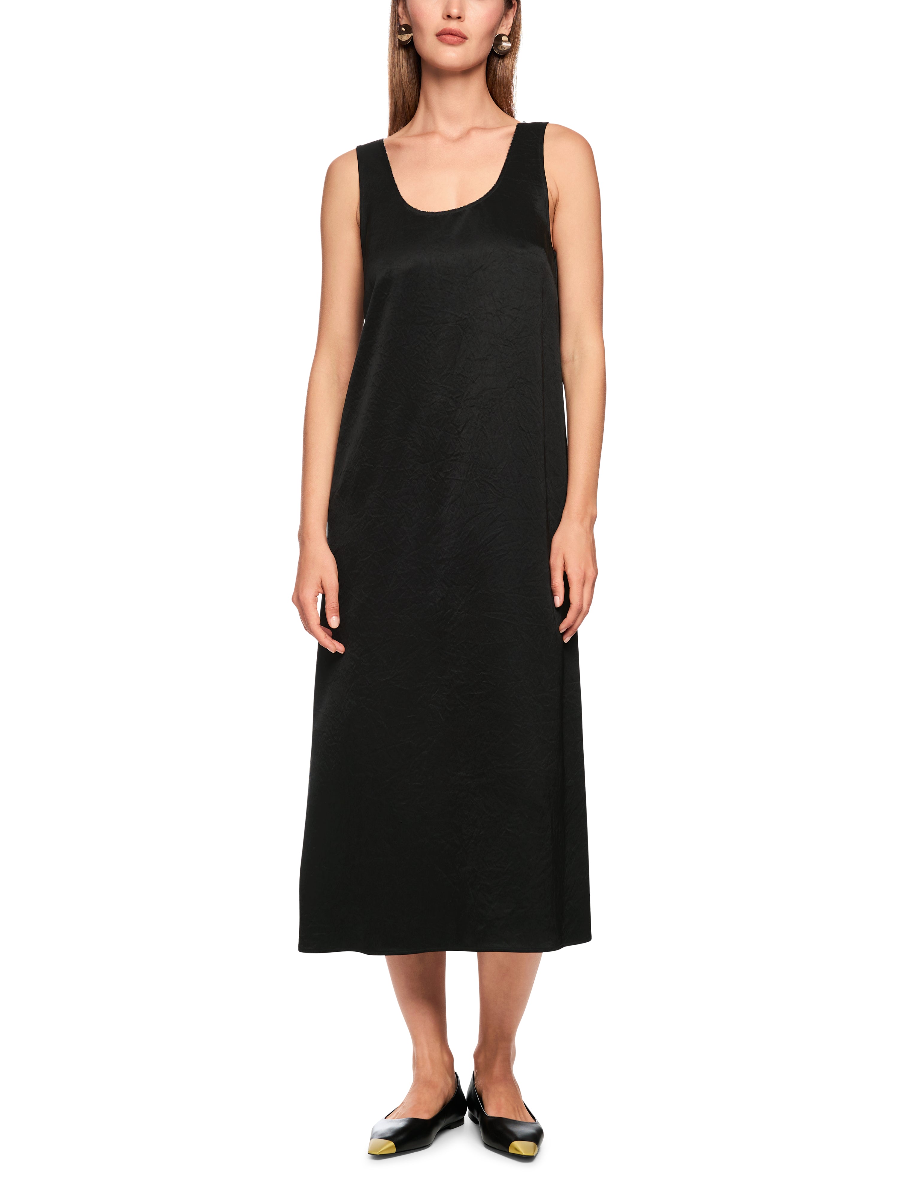 שמלת סאטן גזרת A באורך מידיהרכב: 82% אצטט, 18% פוליאסטרהדוגמנית בגובה 1.79 ולובשת מידה 3 של מארק קיין