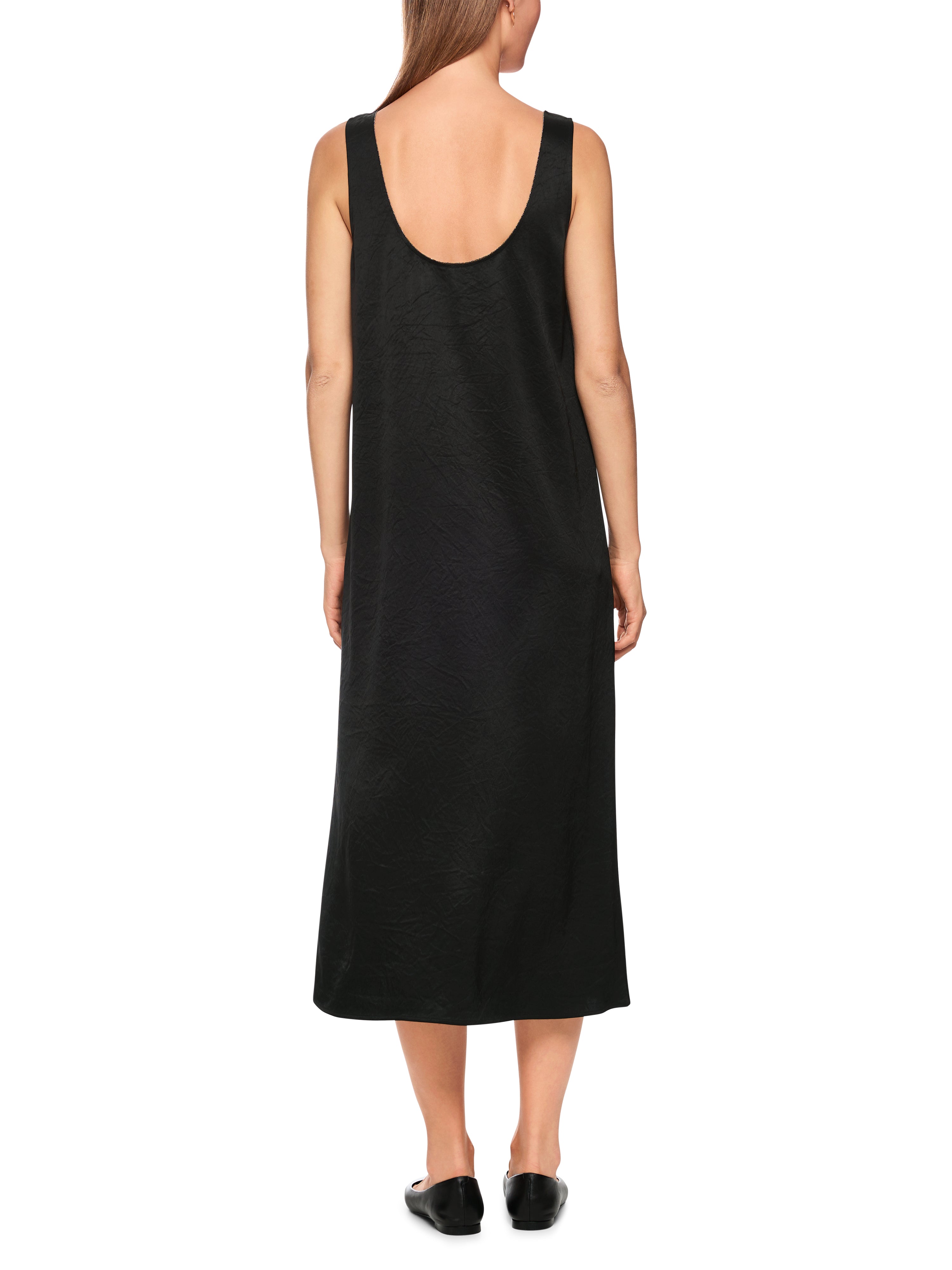 שמלת סאטן גזרת A באורך מידיהרכב: 82% אצטט, 18% פוליאסטרהדוגמנית בגובה 1.79 ולובשת מידה 3 של מארק קיין