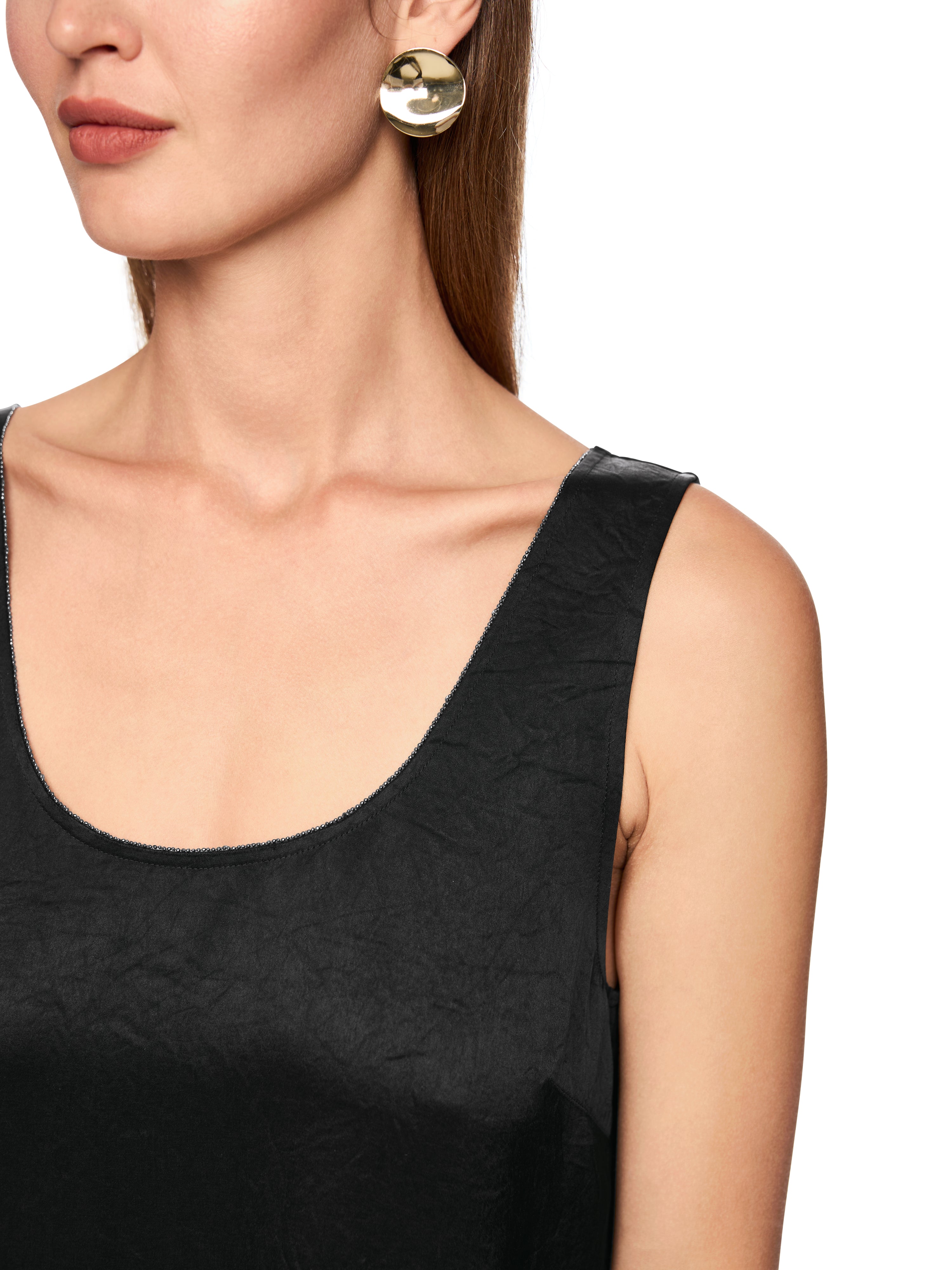 שמלת סאטן גזרת A באורך מידיהרכב: 82% אצטט, 18% פוליאסטרהדוגמנית בגובה 1.79 ולובשת מידה 3 של מארק קיין