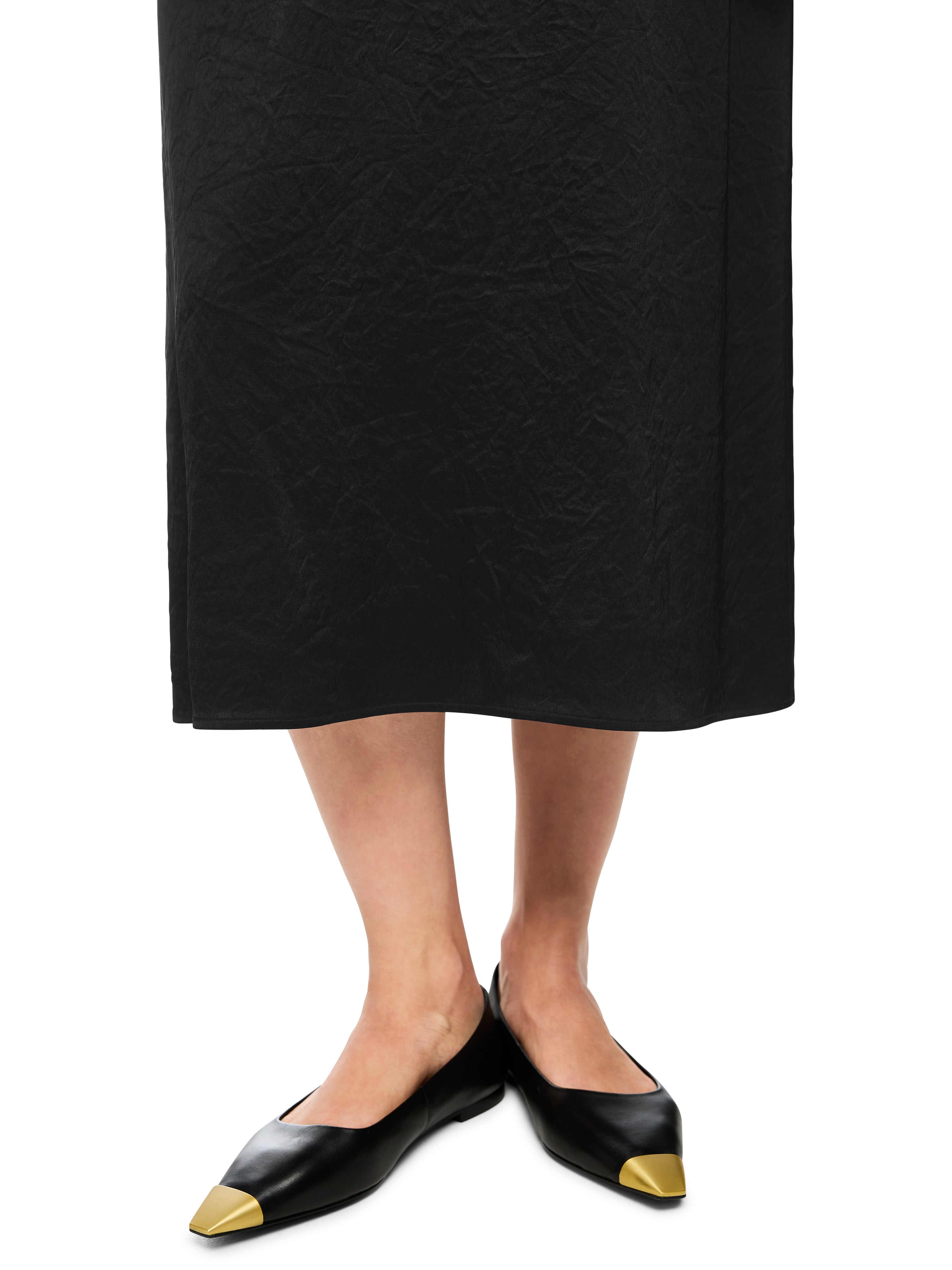 שמלת סאטן גזרת A באורך מידיהרכב: 82% אצטט, 18% פוליאסטרהדוגמנית בגובה 1.79 ולובשת מידה 3 של מארק קיין