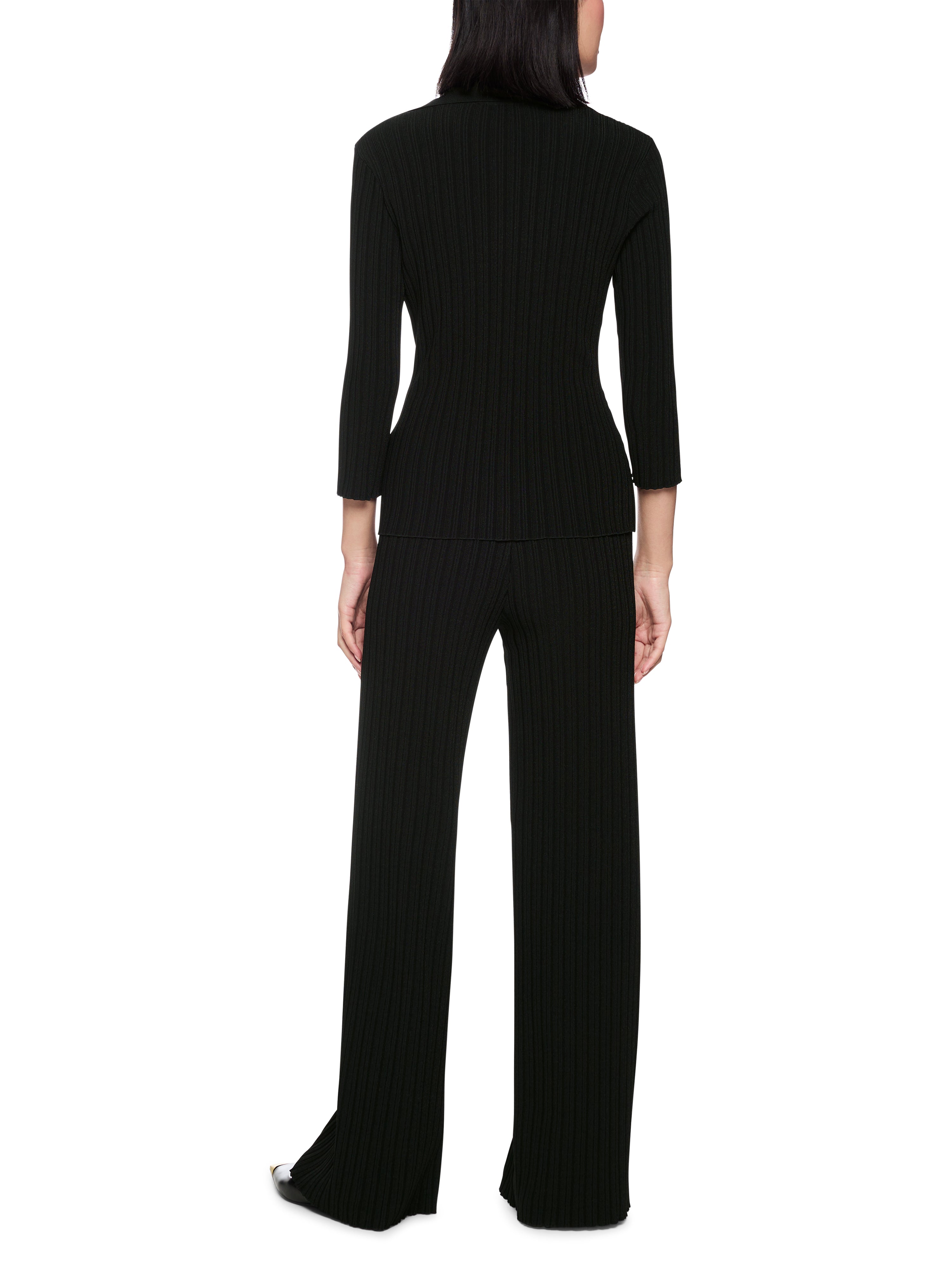 סריג דק בגזרה צמודה עם שרוולים באורך 3/4 וצווארון פולוהרכב: 88% ויסקוזה, 12% פוליאסטרהדוגמנית בגובה 1.79 ולובשת מידה 3 של מארק קיין