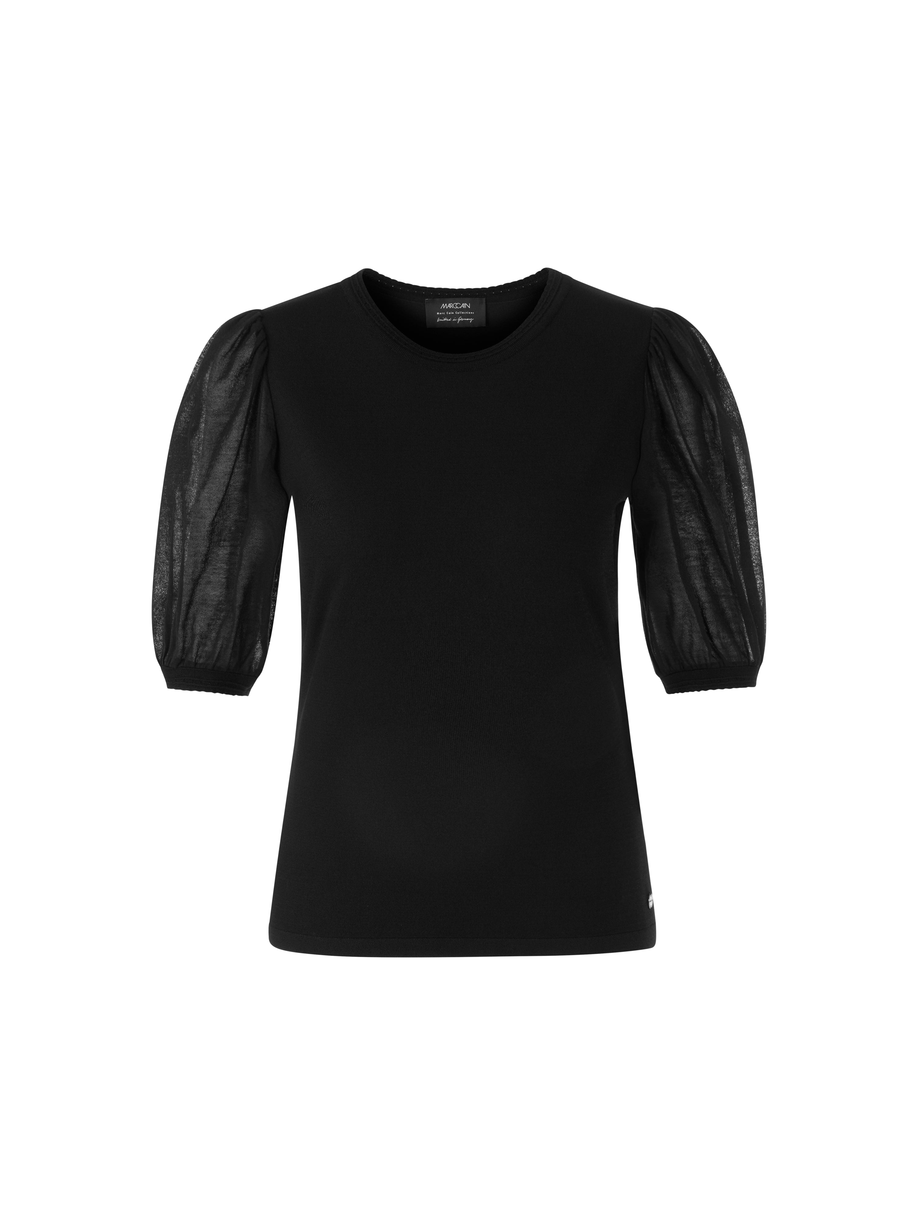 סריג דק בגזרה צמודה עם שרוולים העשויים מקרפ כותנה שקוף למחצה וצווארון עגולהרכב: 88% ויסקוזה, 12% פוליאסטרהדוגמנית בגובה 1.79 ולובשת מידה 3 של מארק קיין