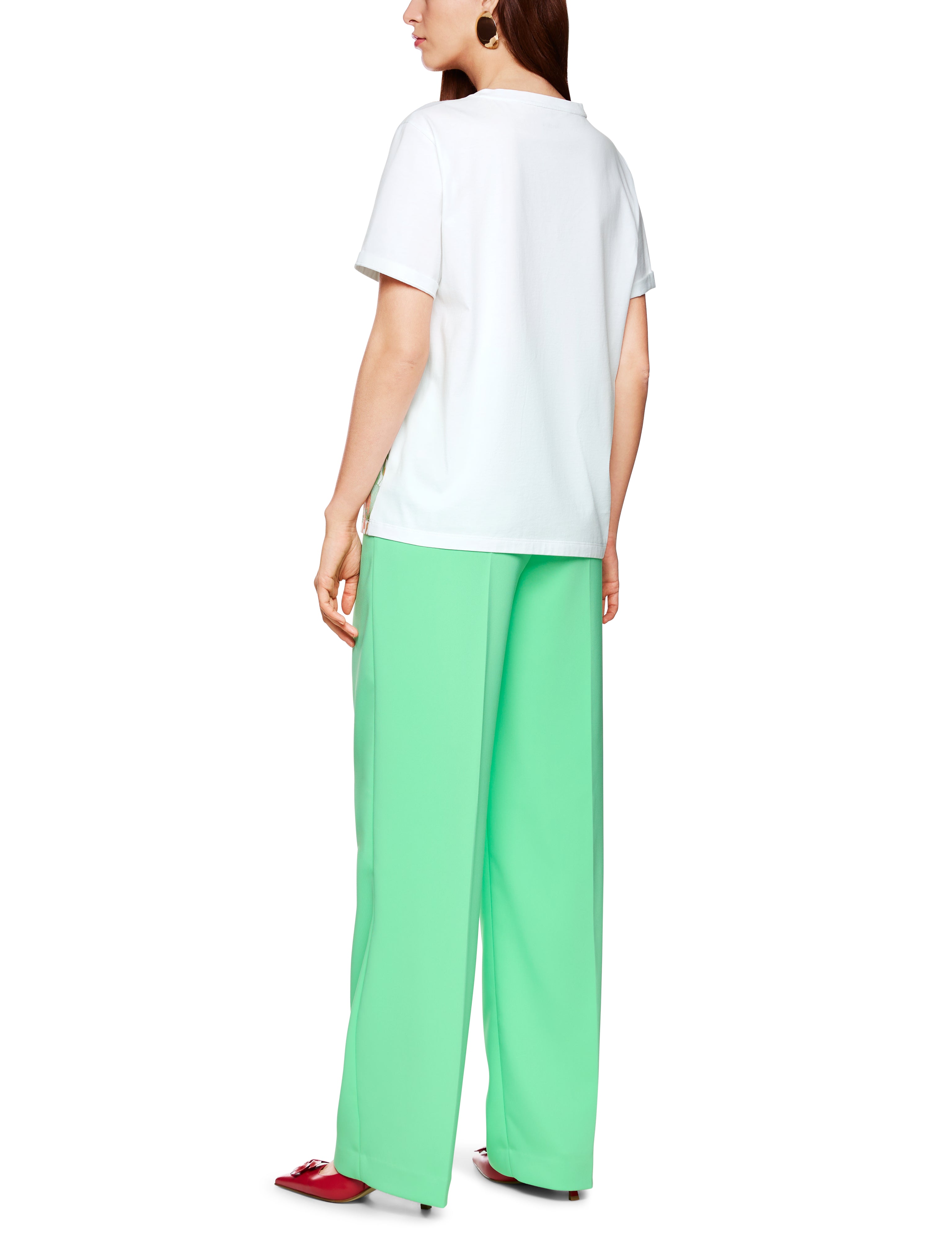 חולצת טי בגזרה רפויה עם הדפס פרחוניהרכב: 100% כותנה אורגניתהדוגמנית בגובה 1.79 ולובשת מידה 3 של מארק קיין