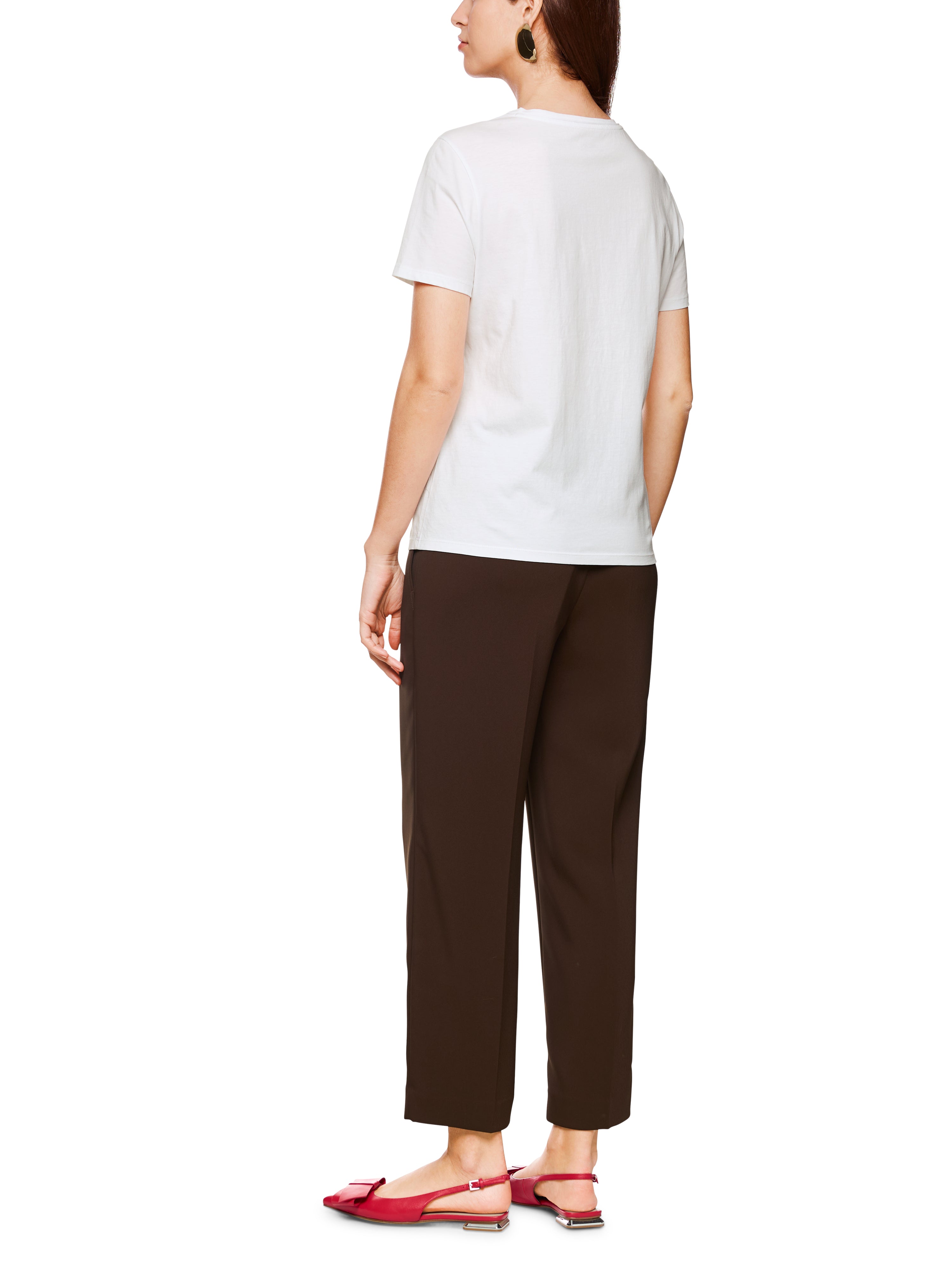 חולצת טי בגזרה רפויה עם הדפס פרחוני בעיטור פאייטיםהרכב: 100% כותנההדוגמנית בגובה 1.79 ולובשת מידה 3 של מארק קיין