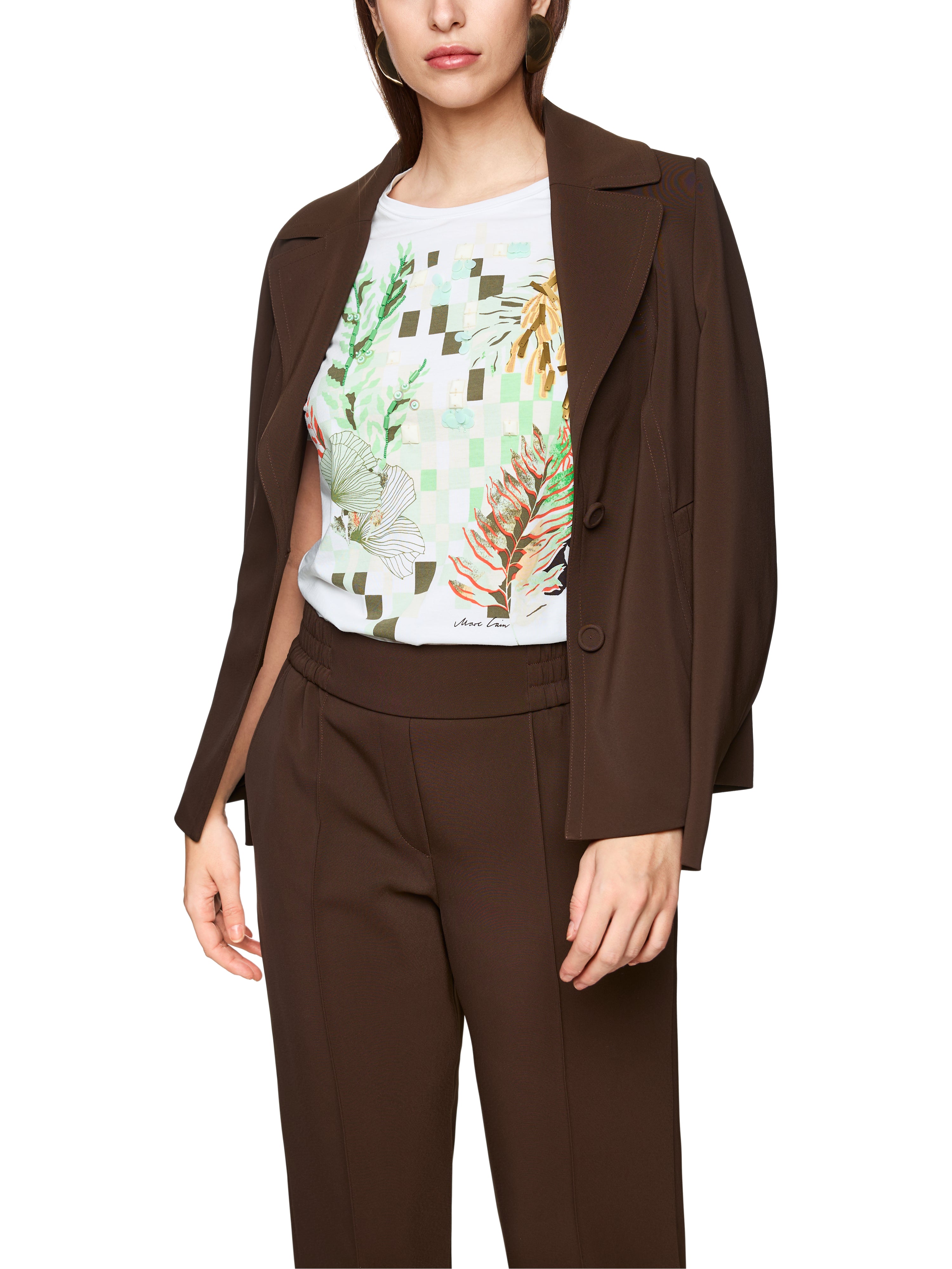 חולצת טי בגזרה רפויה עם הדפס פרחוני בעיטור פאייטיםהרכב: 100% כותנההדוגמנית בגובה 1.79 ולובשת מידה 3 של מארק קיין