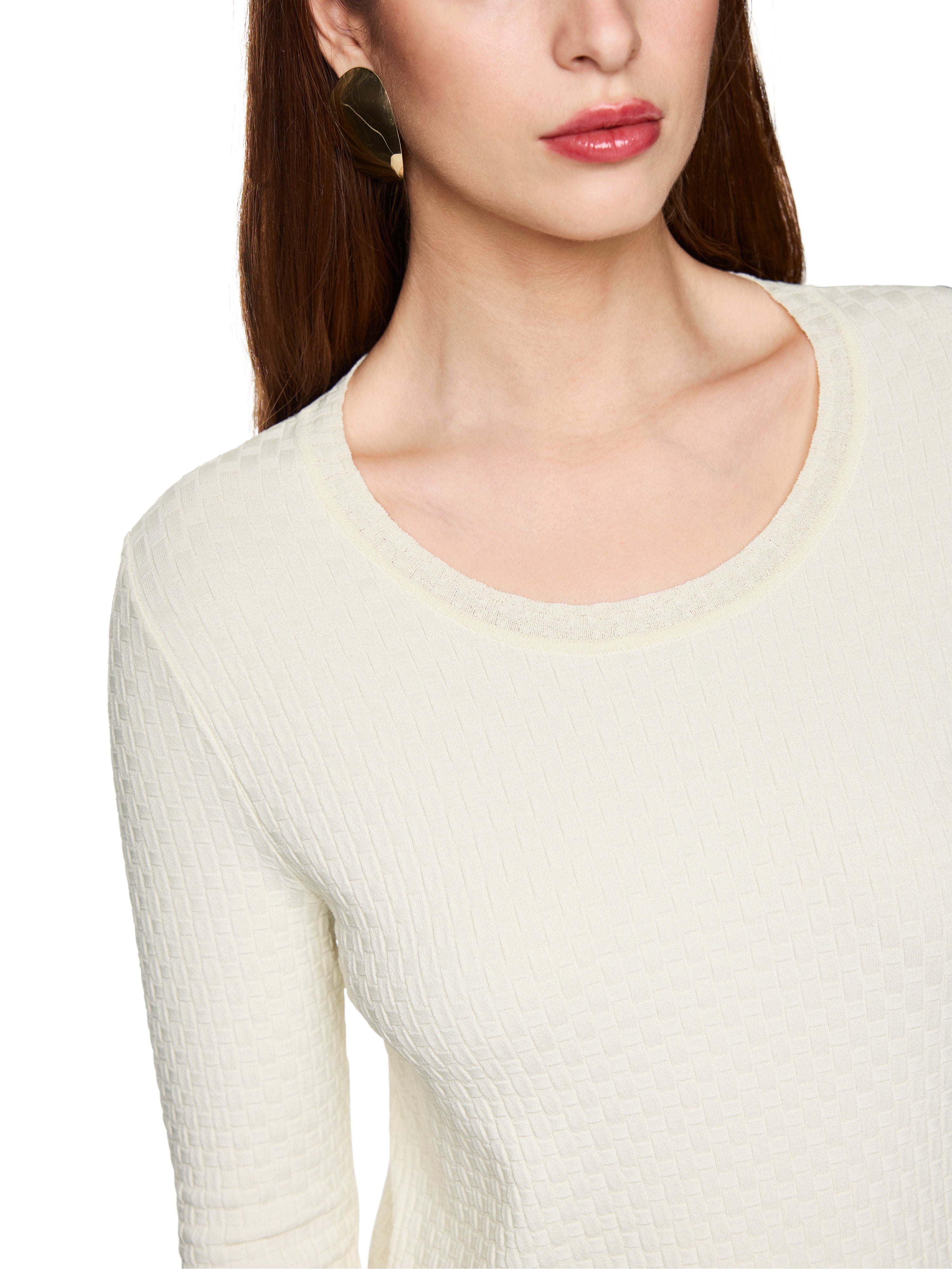 שמלת סריג עם שרוולים באורך 3/4הרכב: 88% ויסקוזה ממוחזר, 12% פוליאסטרהדוגמנית בגובה 1.79 ולובשת מידה 3 של מארק קיין