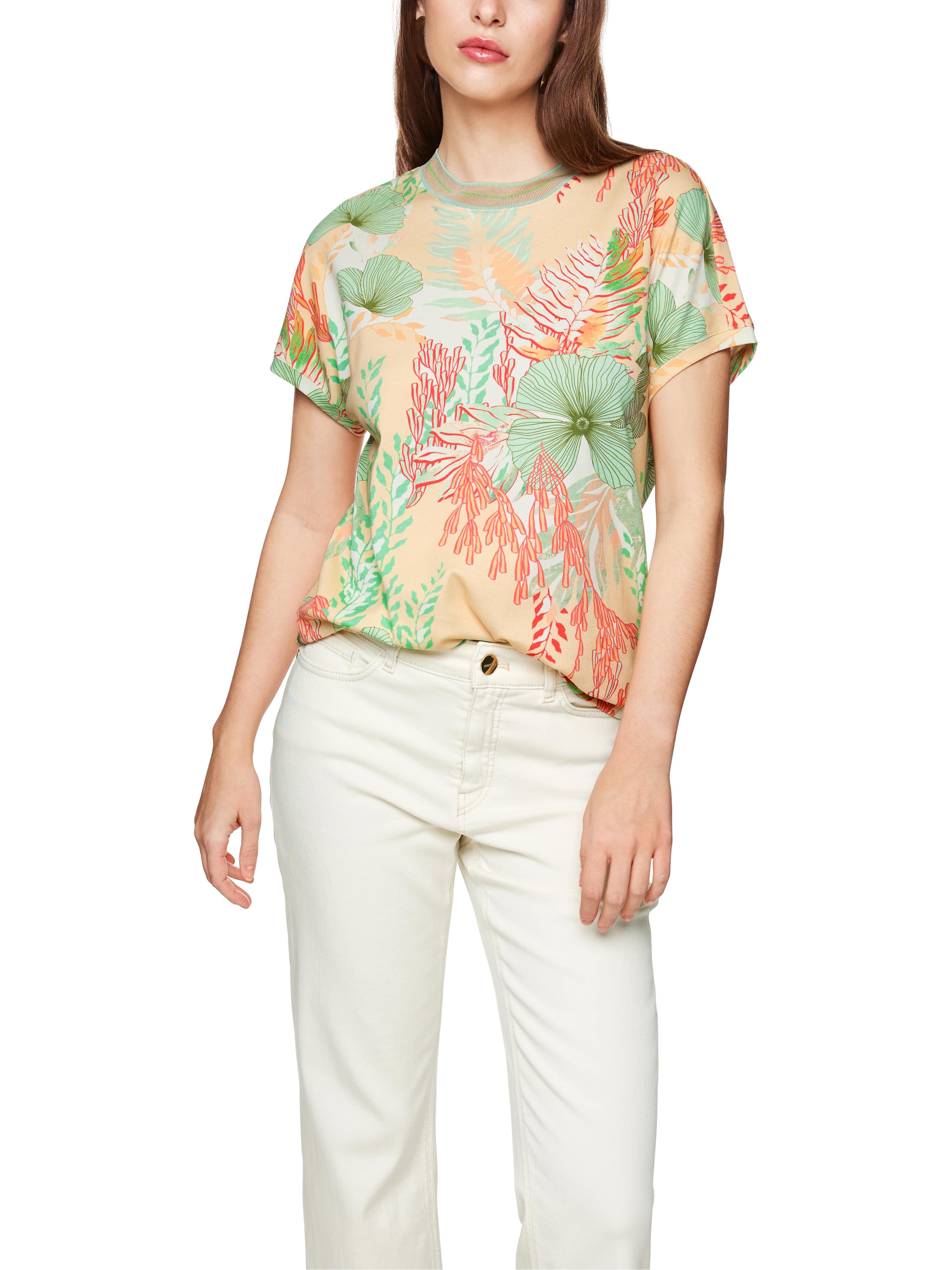 חולצת טי בגזרה רפויה עם הדפס פרחוניהרכב: 95% כותנה, 5% אלסטןהדוגמנית בגובה 1.79 ולובשת מידה 3 של מארק קיין